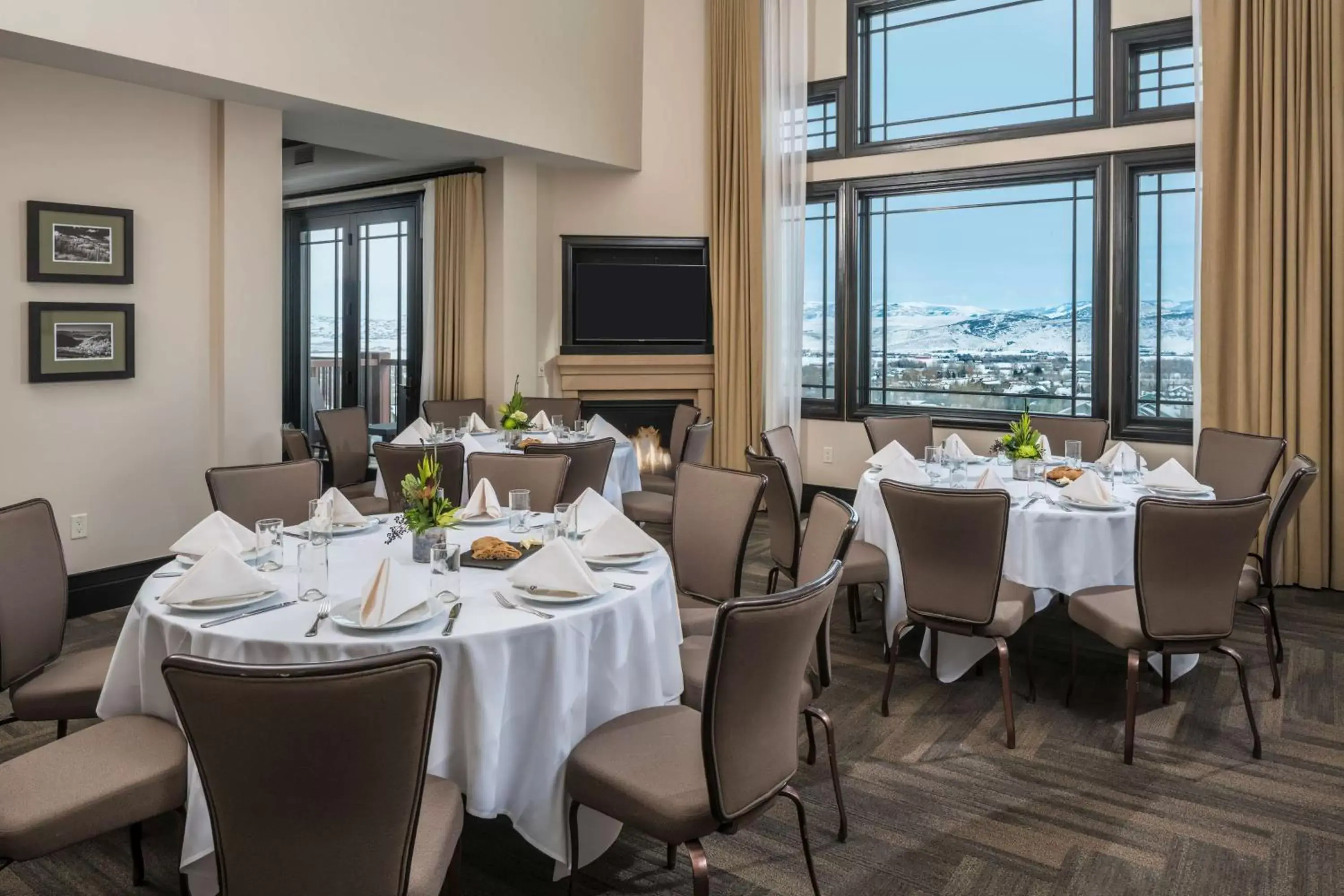 Meeting/conference room, Restaurant/Places to Eat in Waldorf Astoria Park City