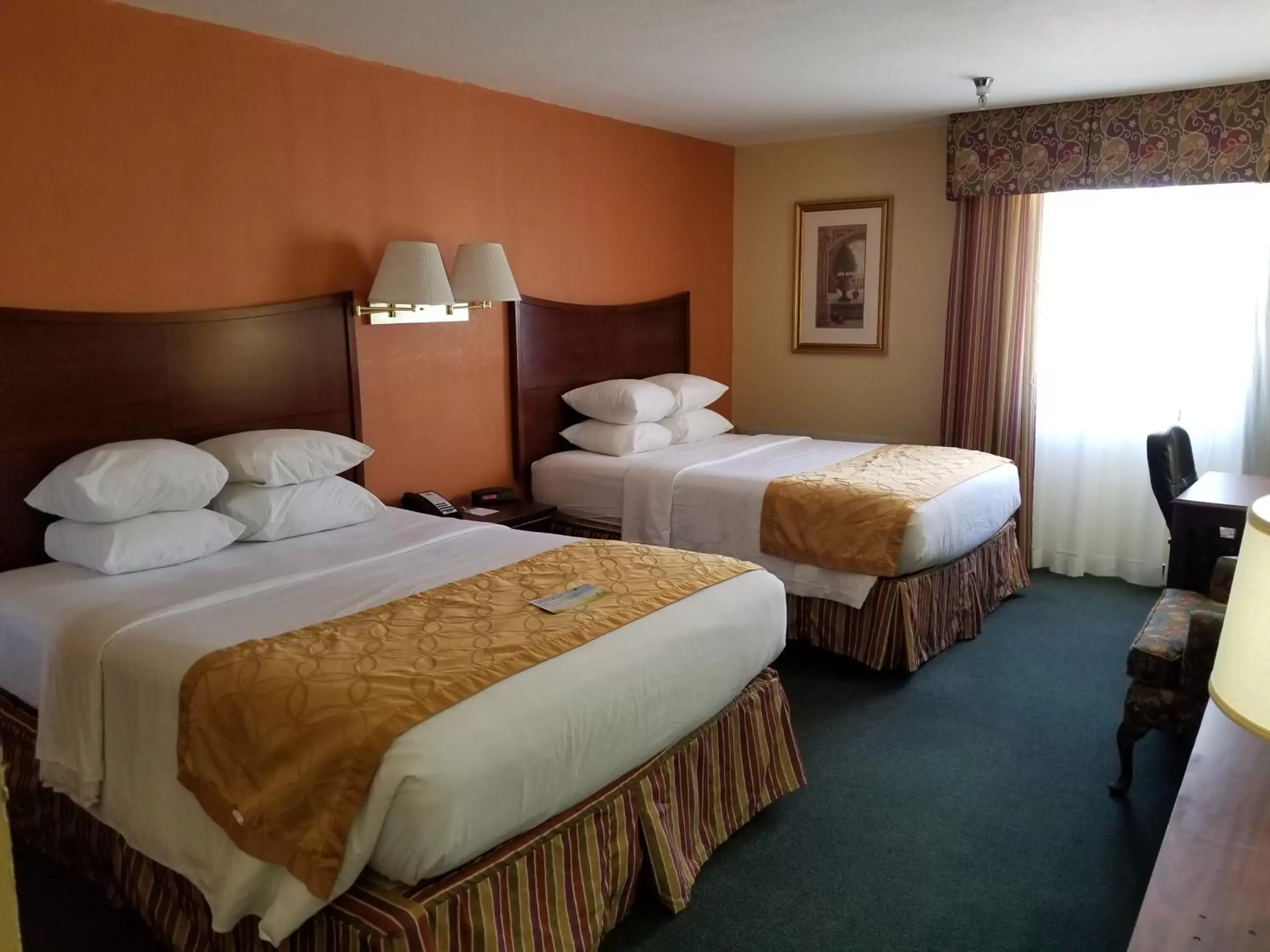 Photo of the whole room, Bed in Days Inn & Suites by Wyndham Red Rock-Gallup