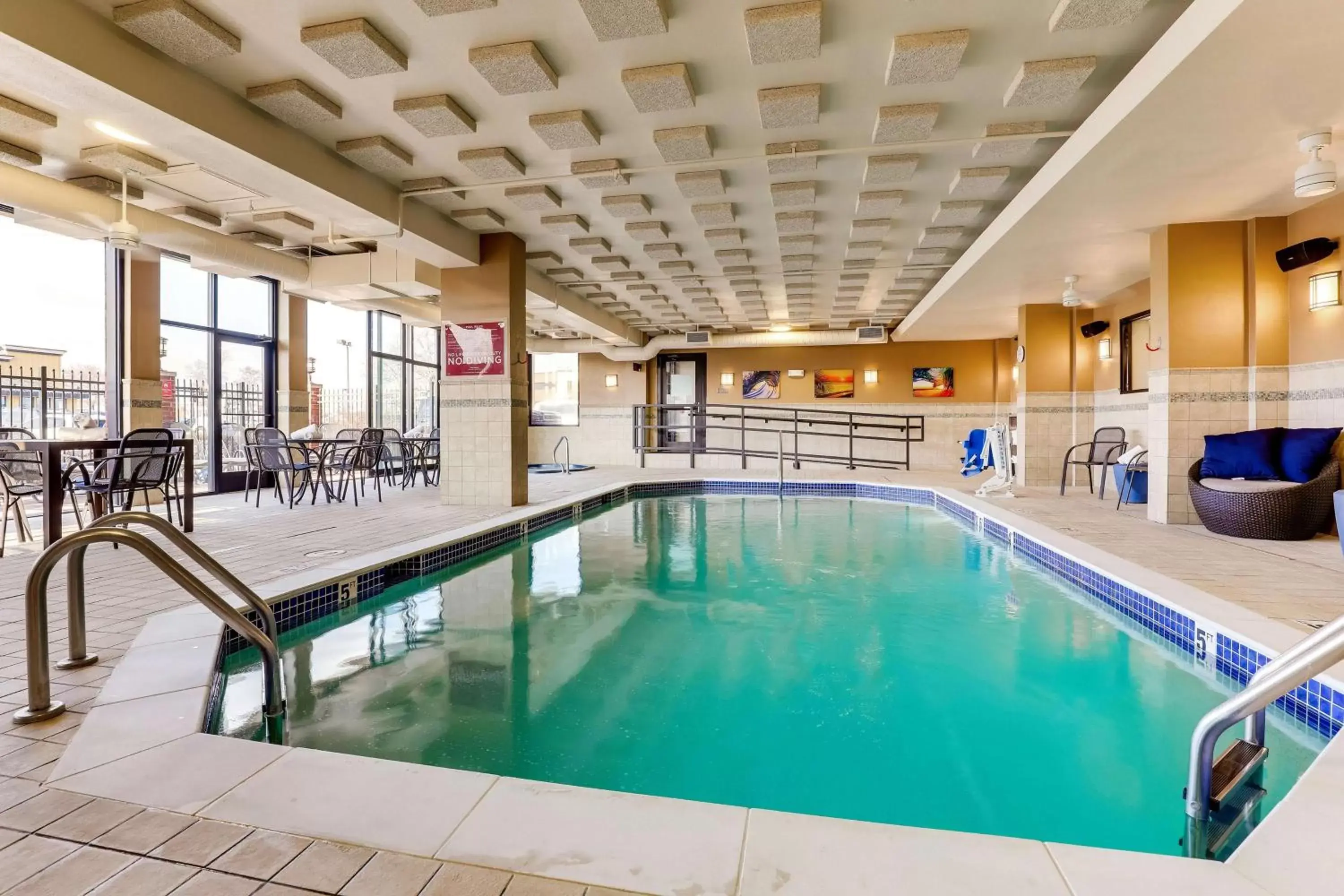 Pool view, Swimming Pool in Drury Inn & Suites St. Louis St. Peters