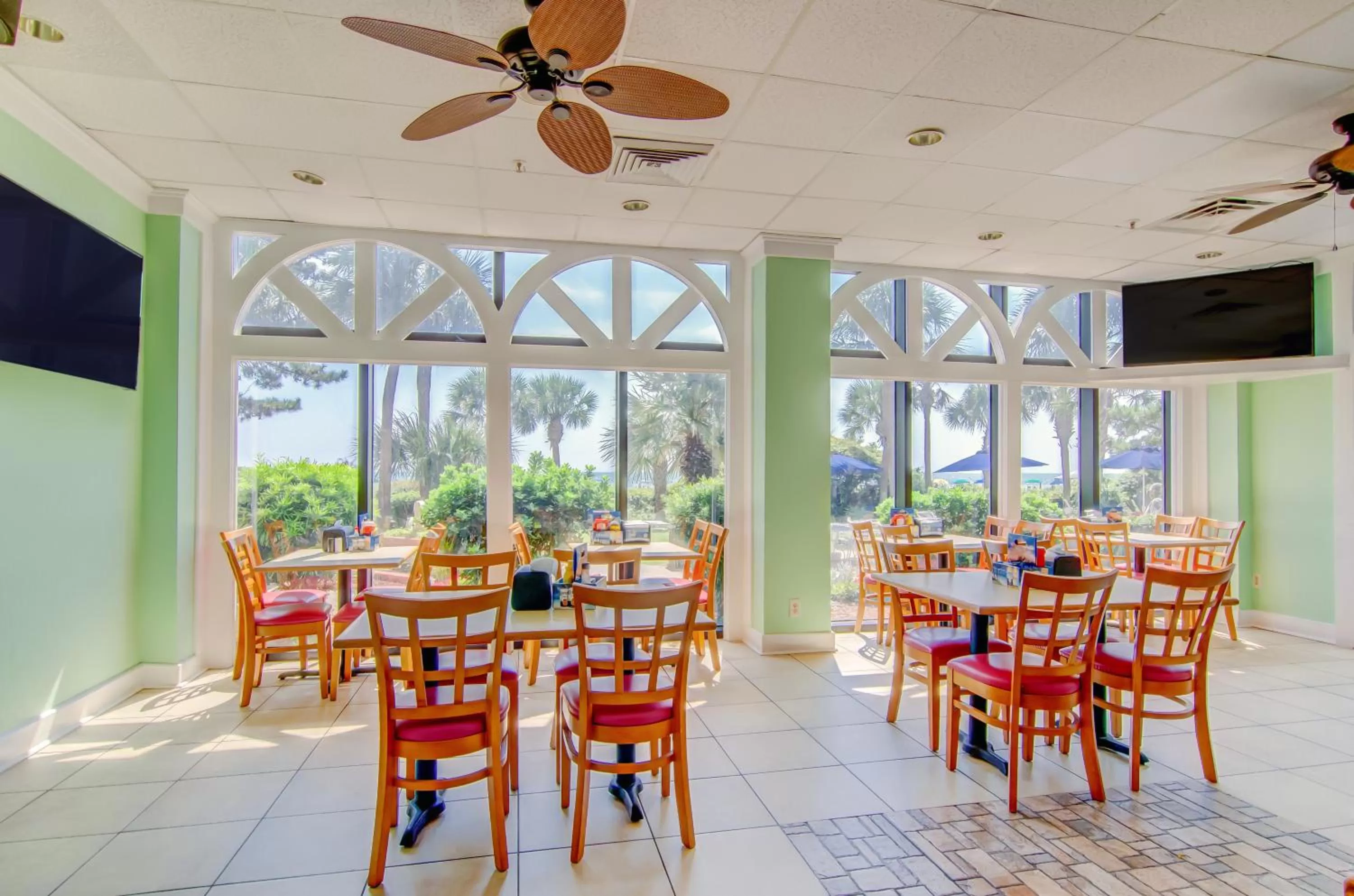 Restaurant/places to eat in Beach Colony Resort