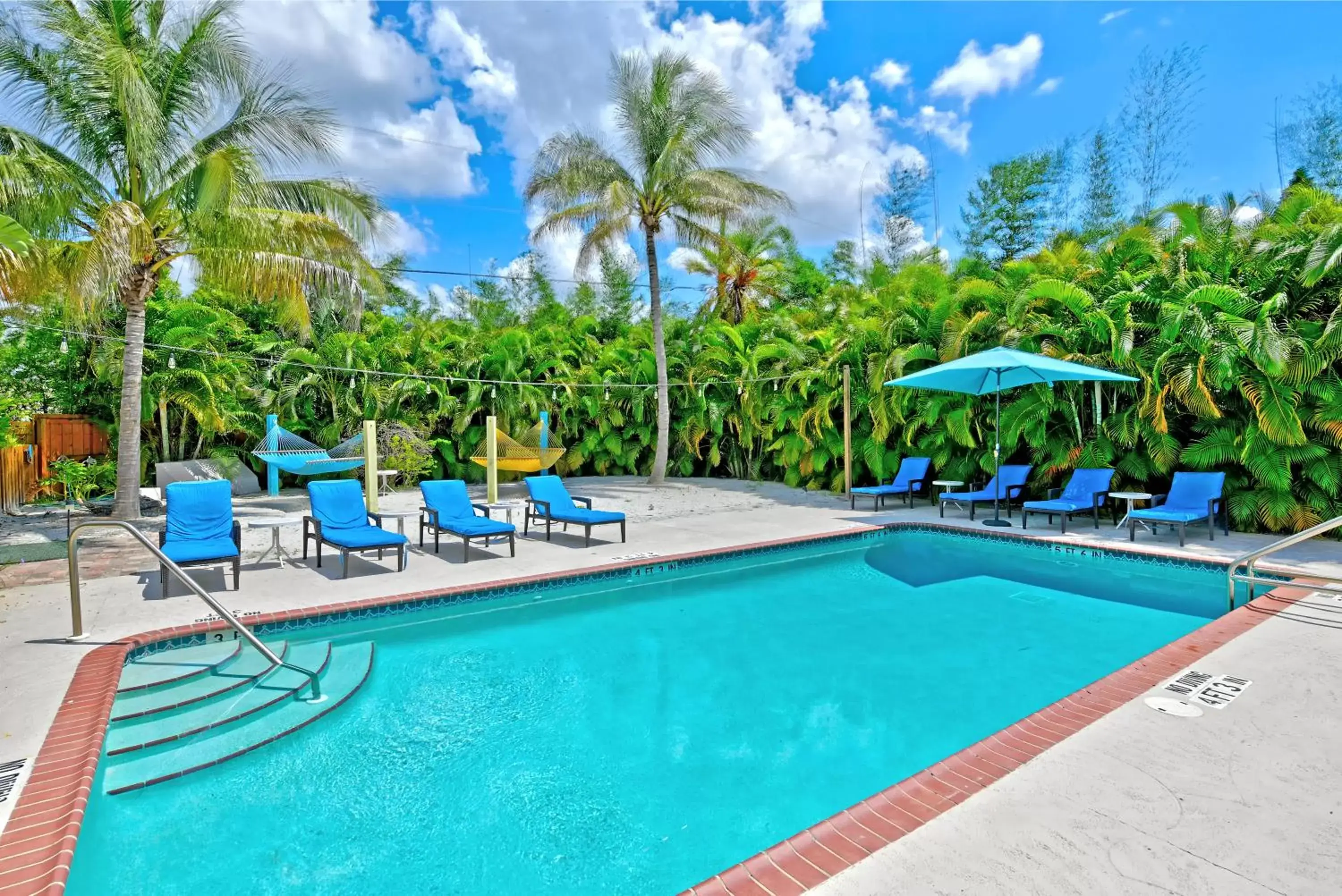 Swimming Pool in Siesta Key Palms Resort