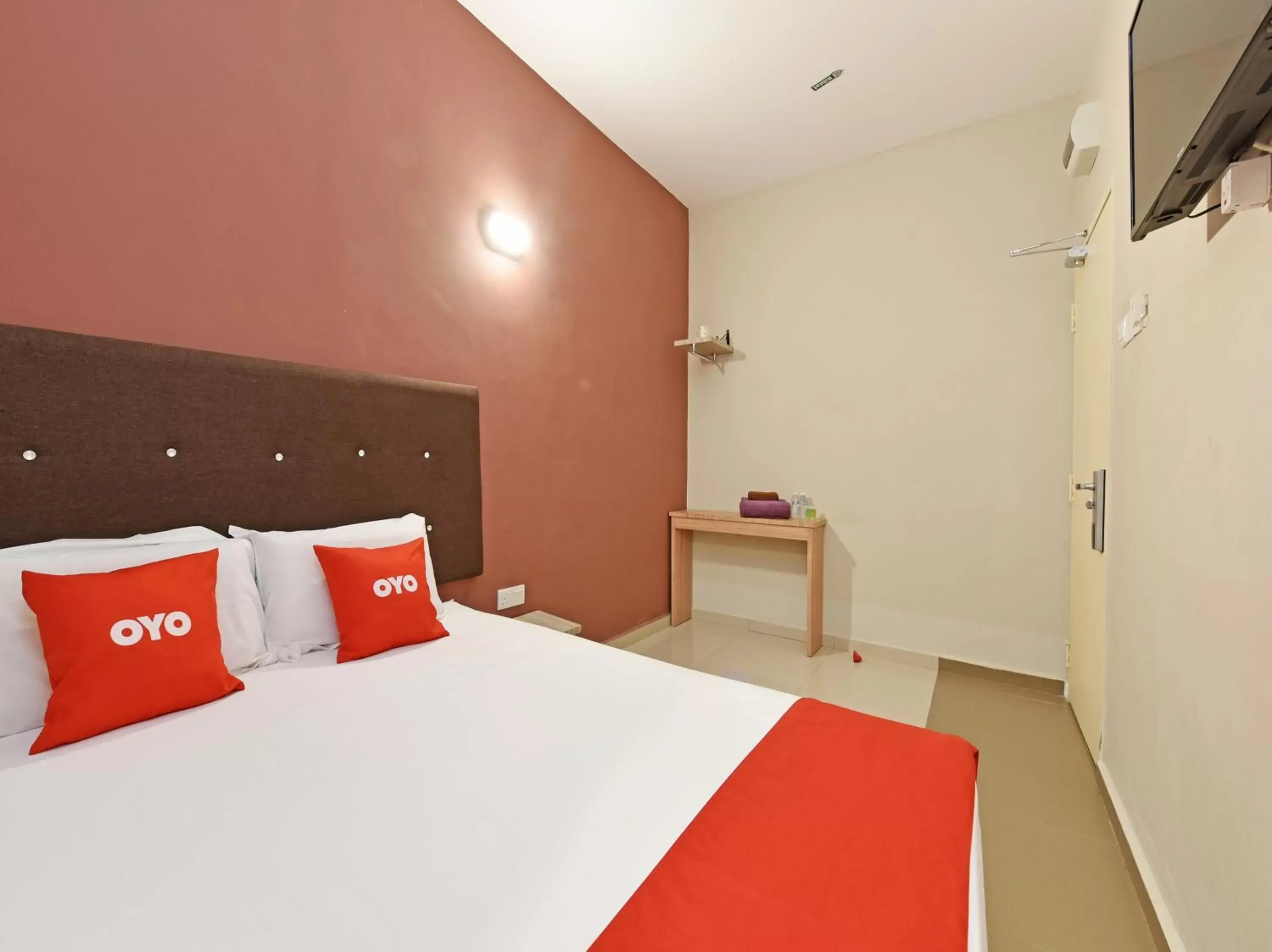 Bed in Super OYO Capital O 90556 Hotel Cherita Rooms