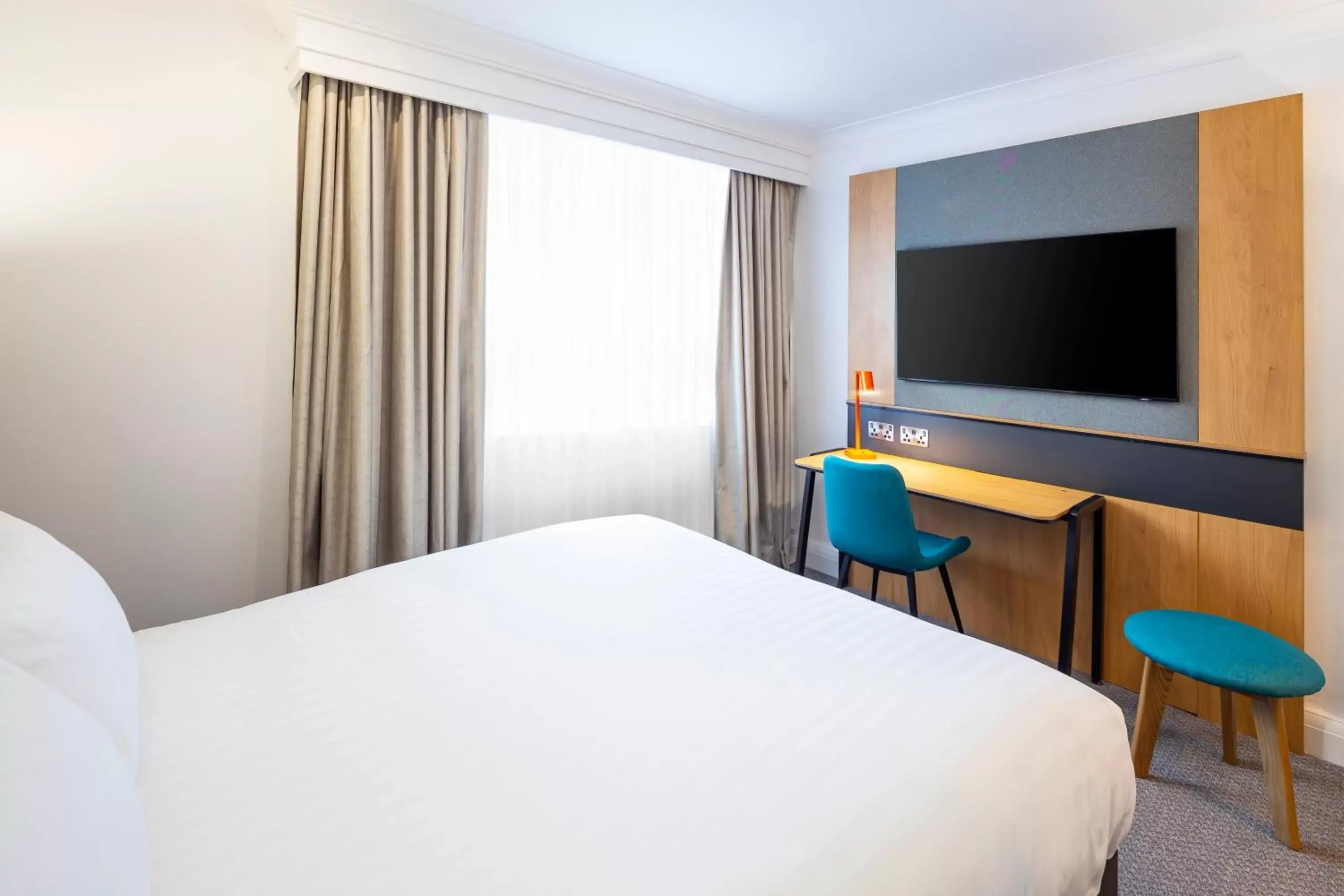 Bedroom, Bed in Holiday Inn London-Bexley, an IHG Hotel