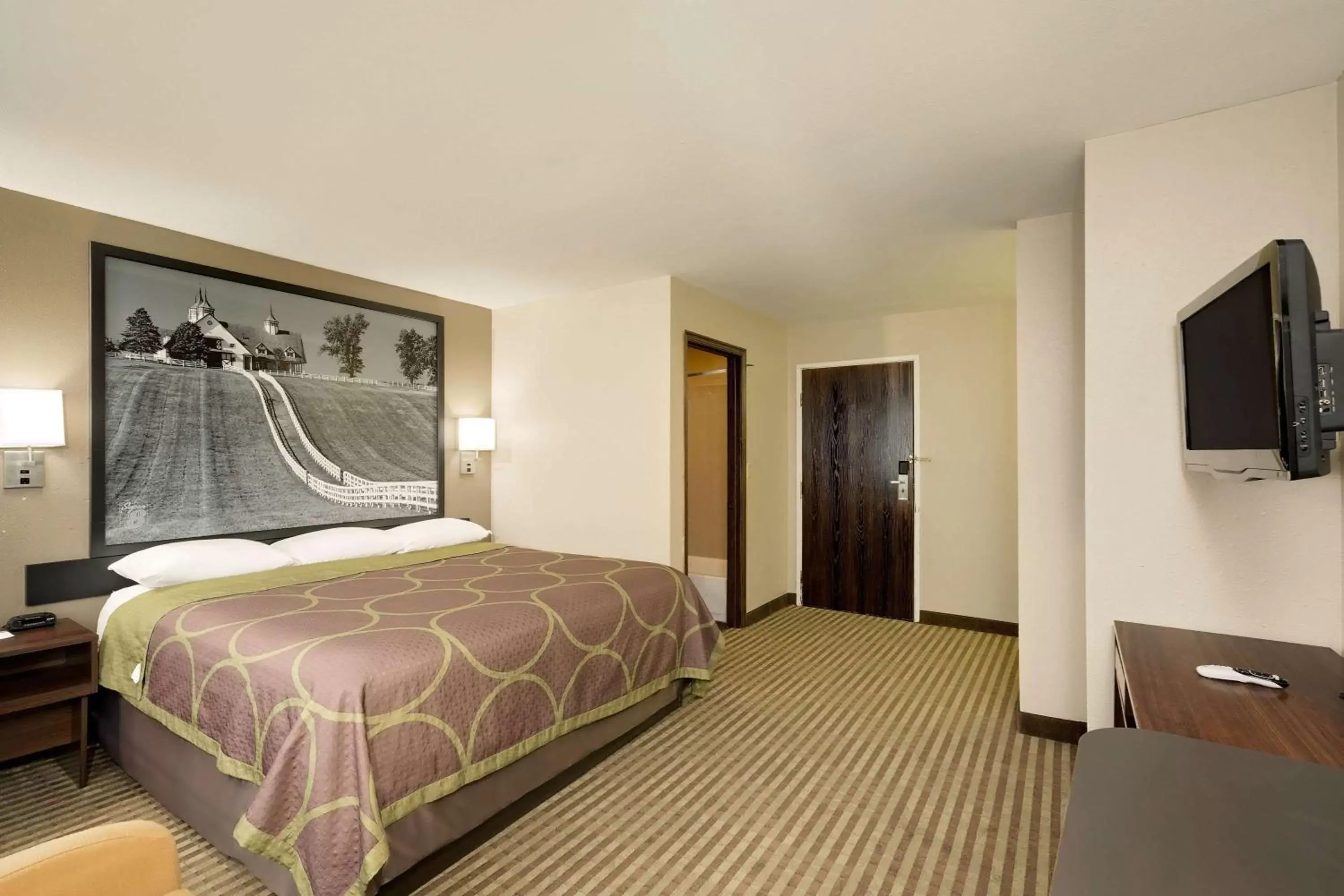 Photo of the whole room, Bed in Super 8 by Wyndham Lexington Hamburg Area