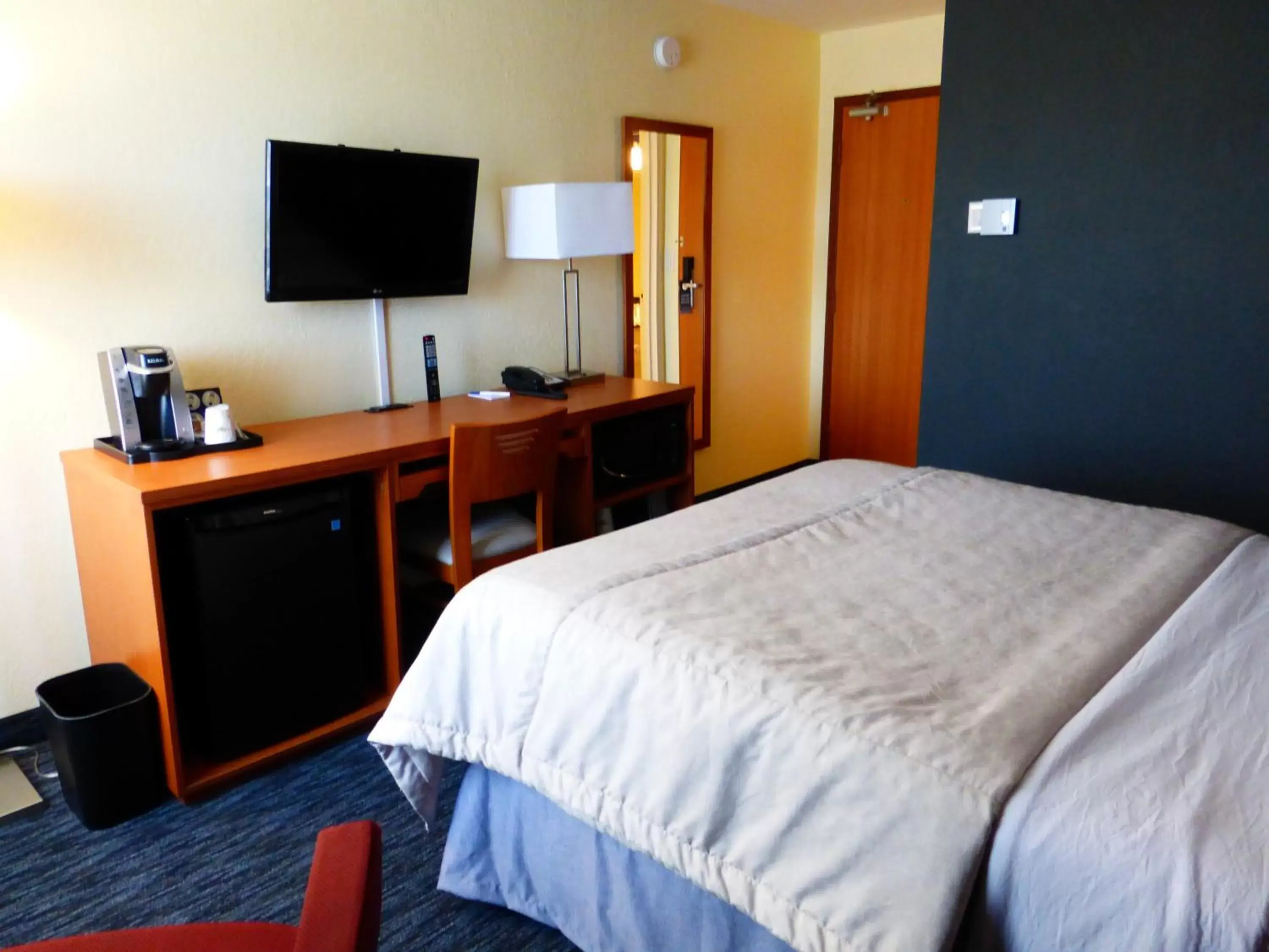Bedroom, Bed in Travelodge by Wyndham Edmonton West
