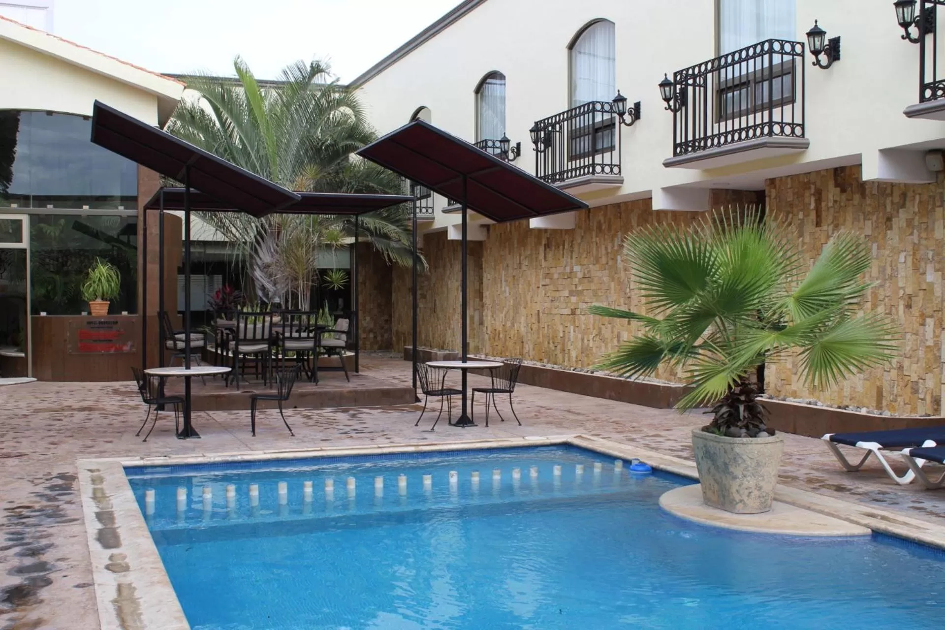 Swimming pool in Hotel Dubrovnik