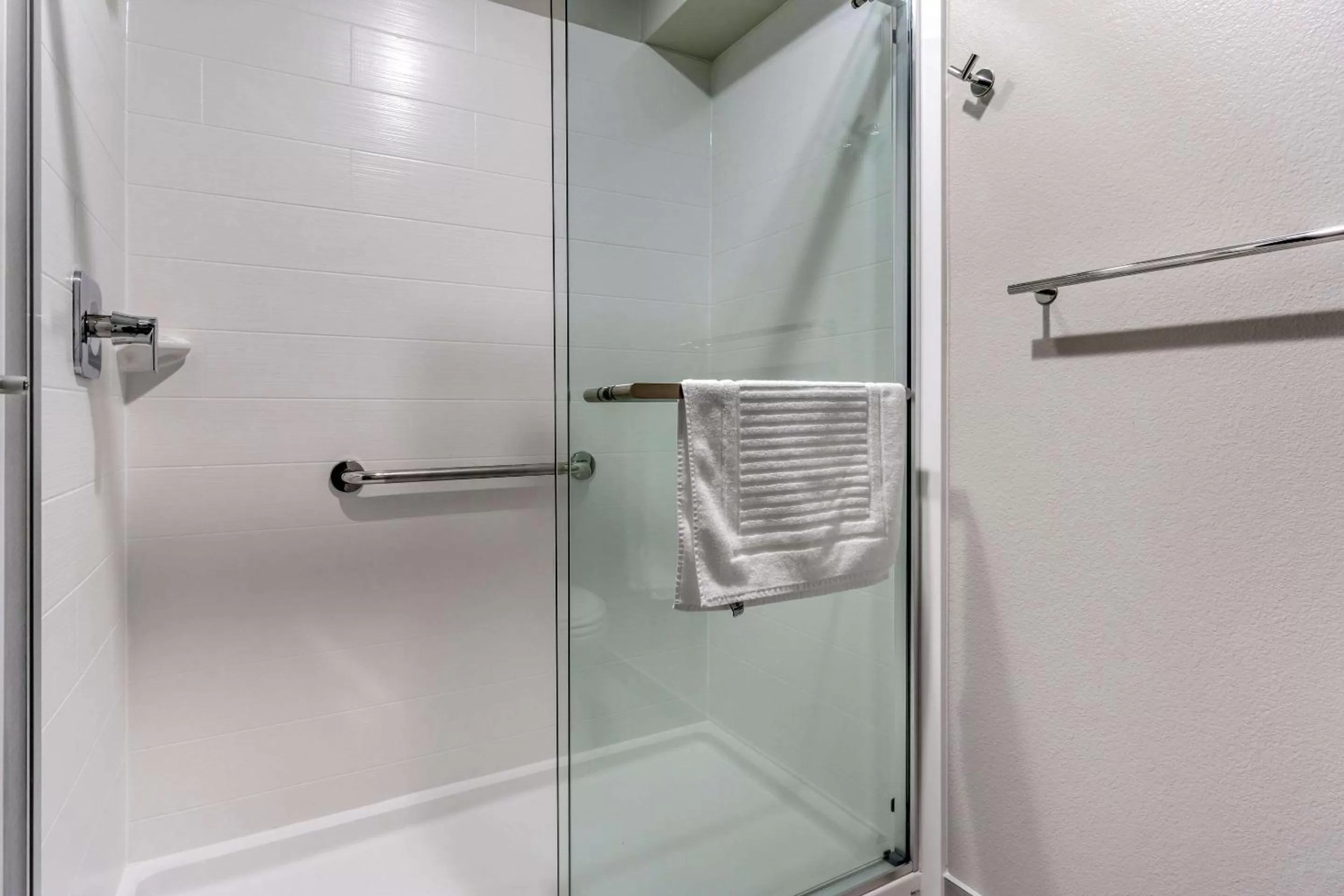 Photo of the whole room in Comfort Inn & Suites Pacific - Auburn