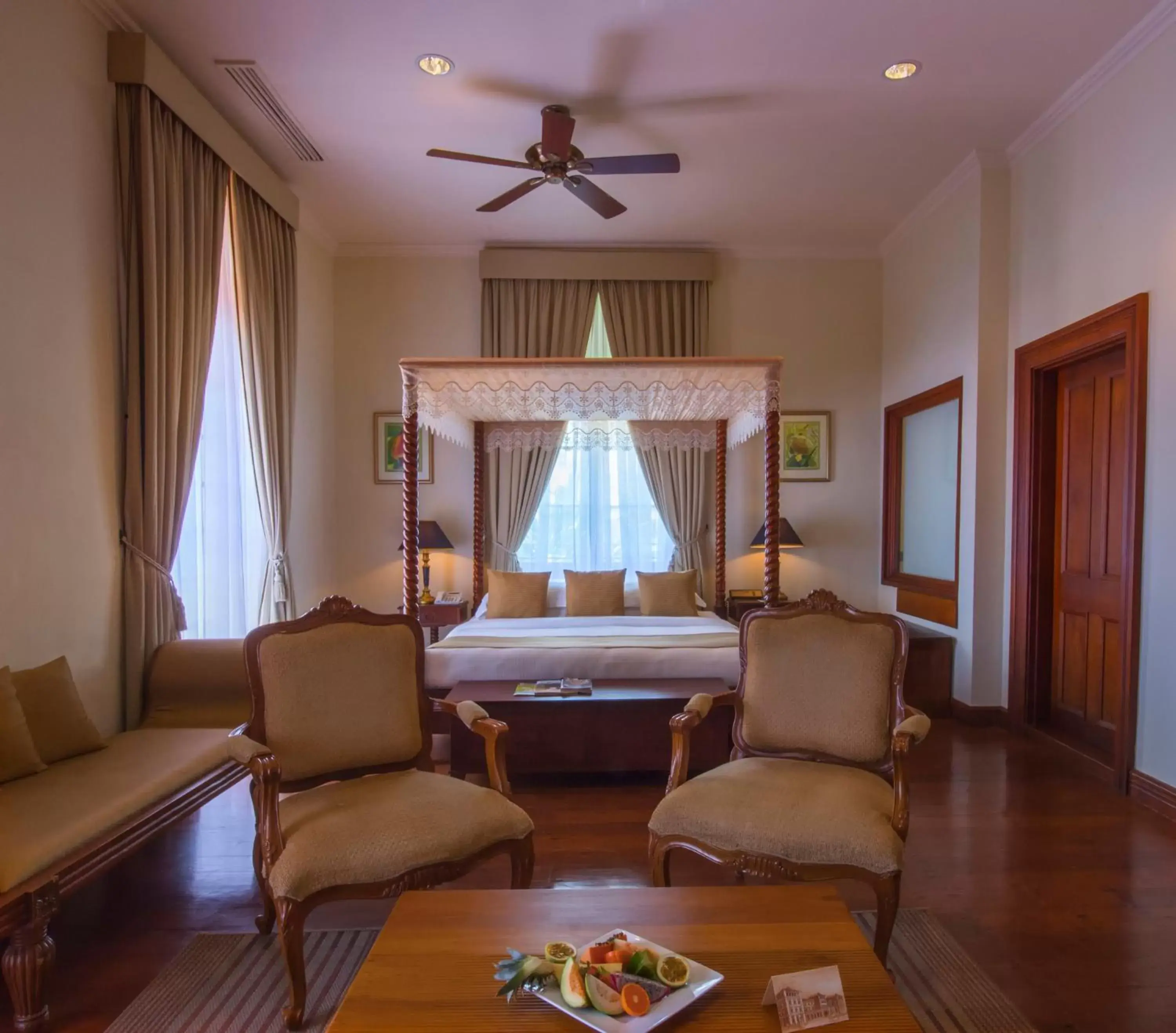 Bed, Seating Area in Galle Face Hotel