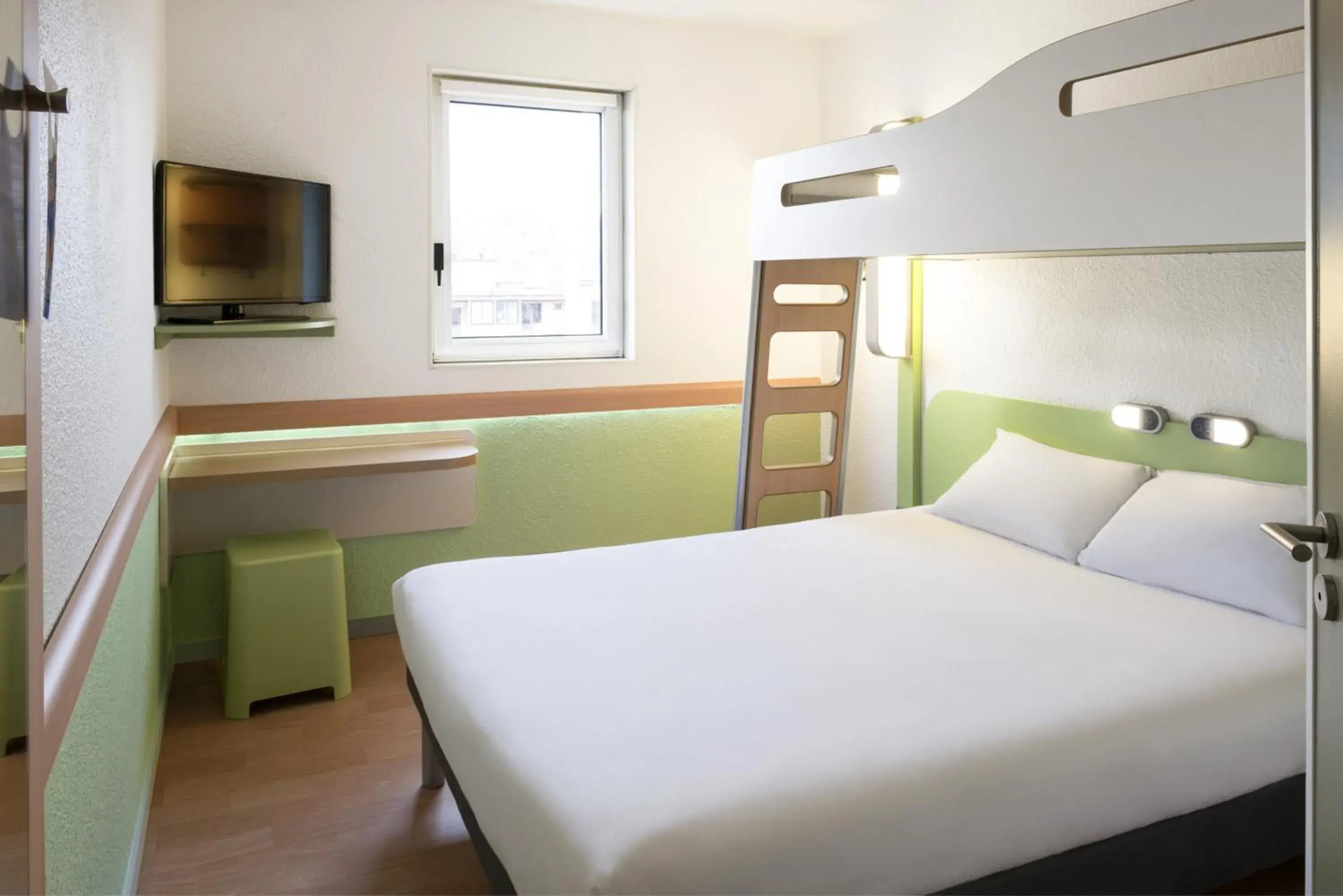 Bedroom, Bunk Bed in ibis budget Lyon Confluence