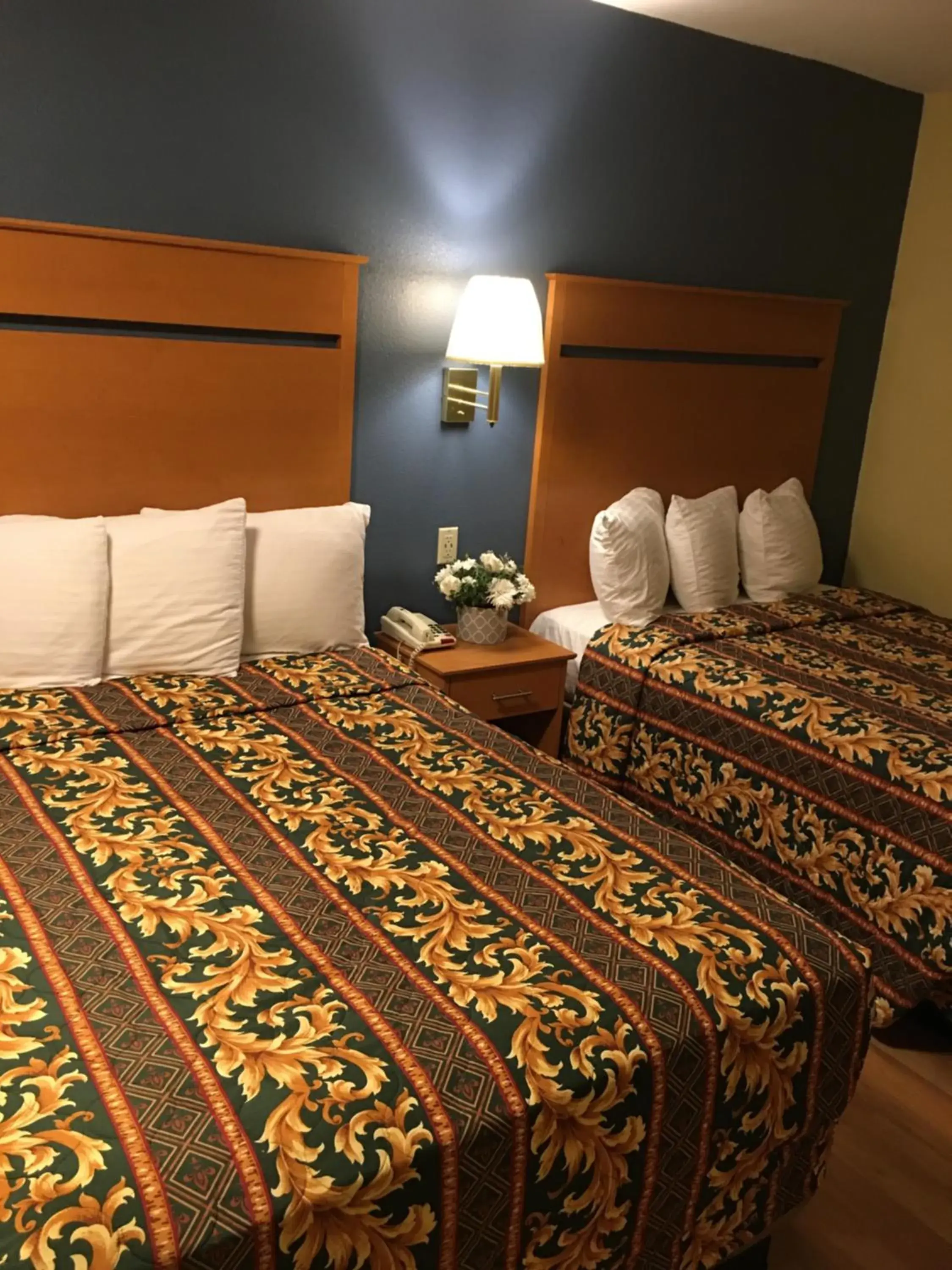 Bedroom, Bed in OceanView Motel