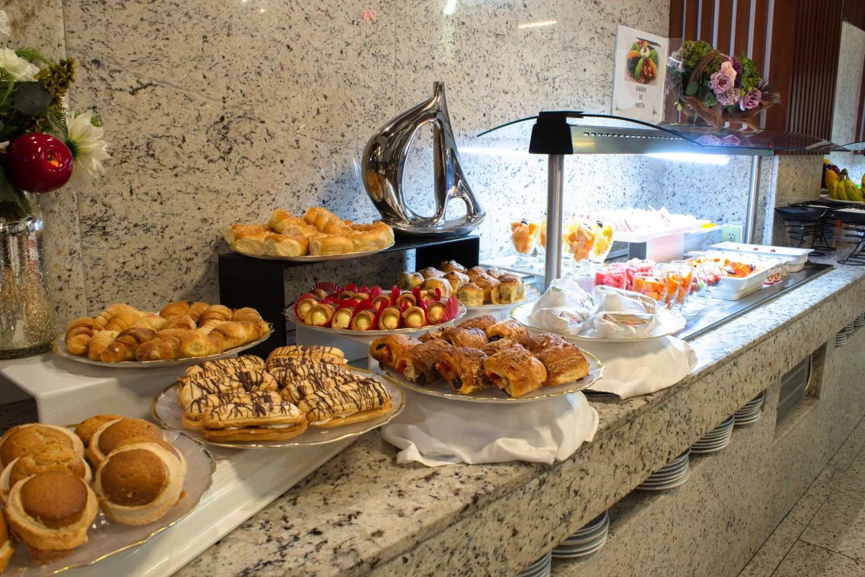 Breakfast in Holiday Inn Queretaro Zona Diamante by IHG