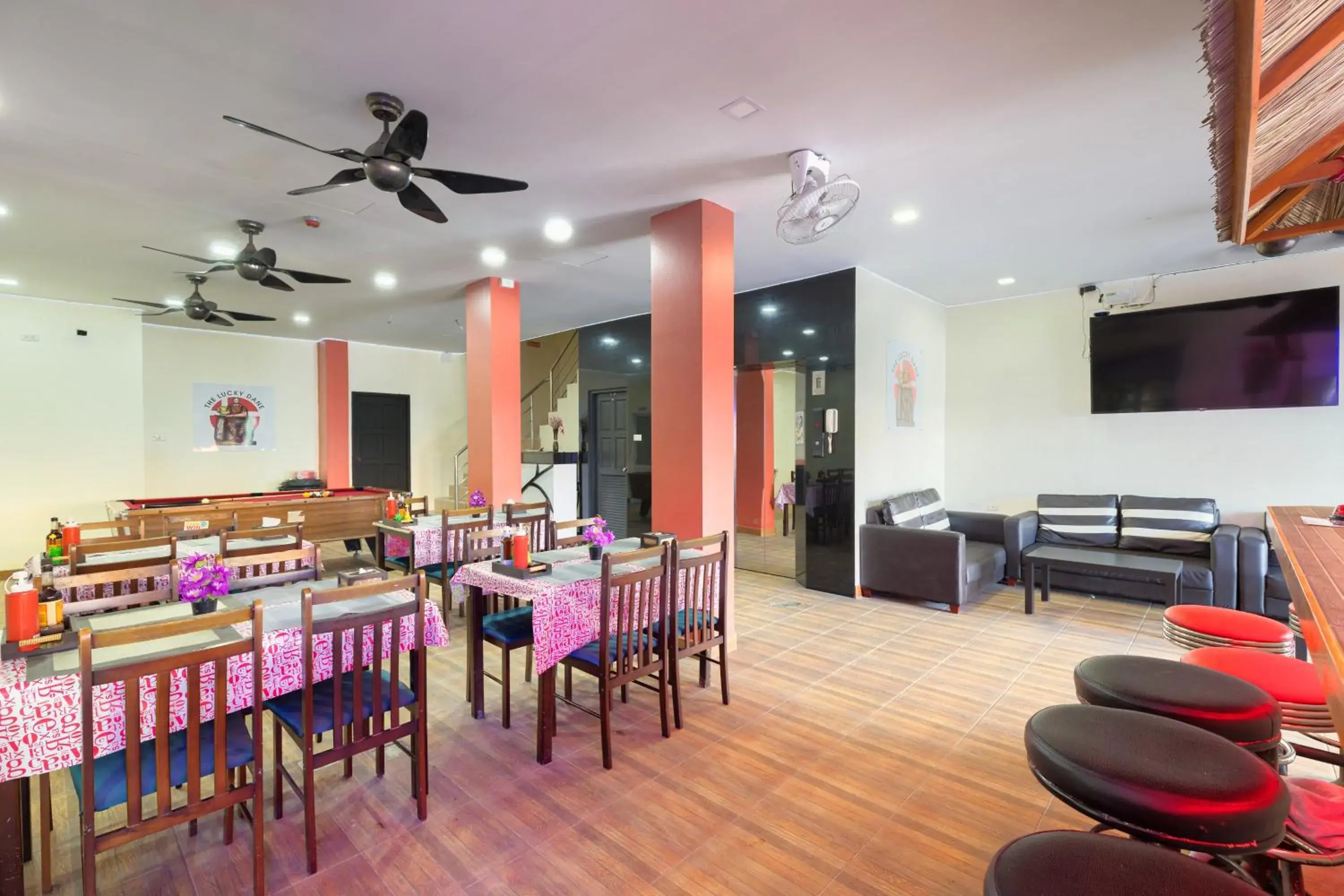 Restaurant/Places to Eat in Lucky Patong Hotel