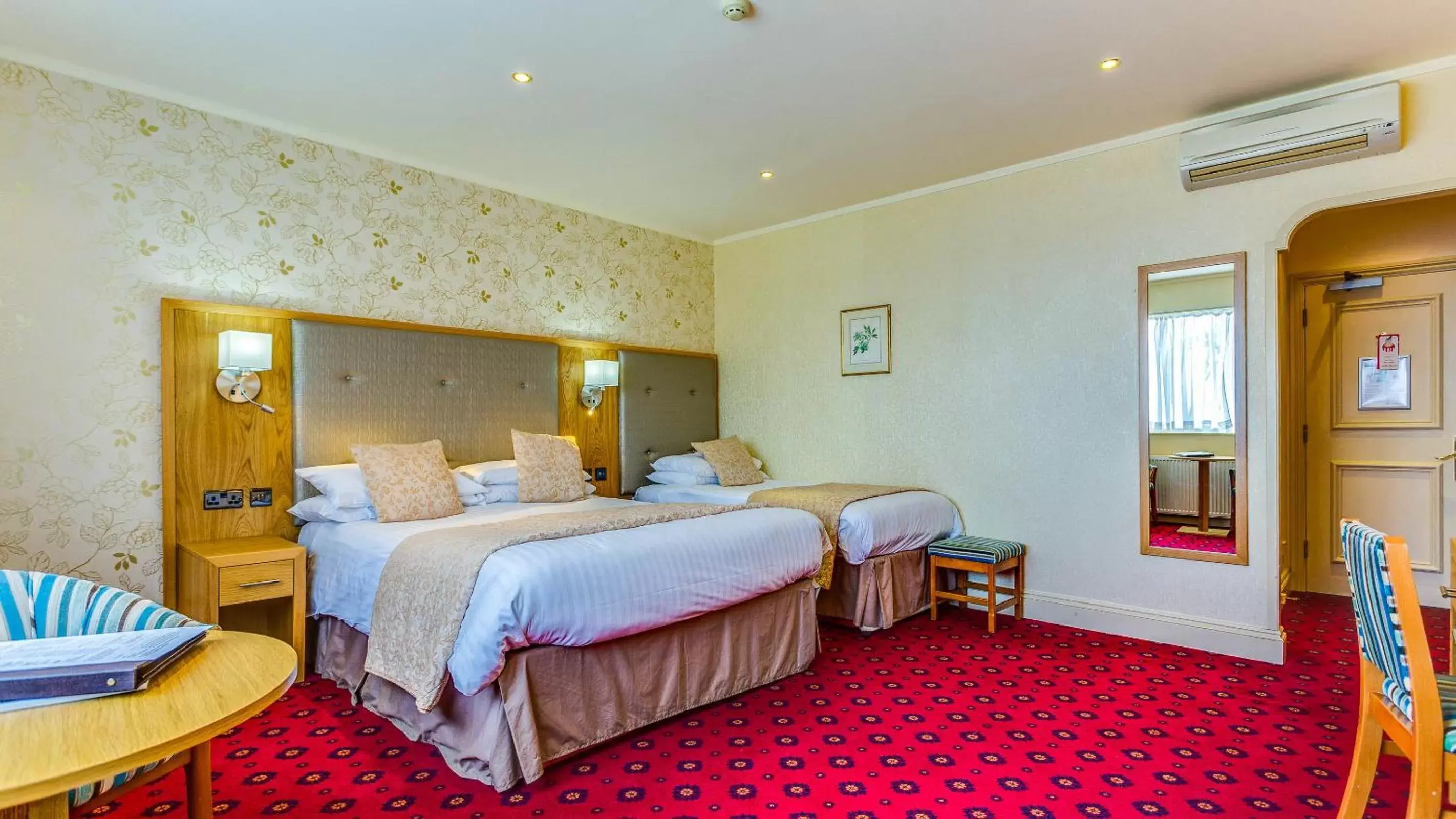 Twin or Family Room with Seaview in Langstone Cliff Hotel