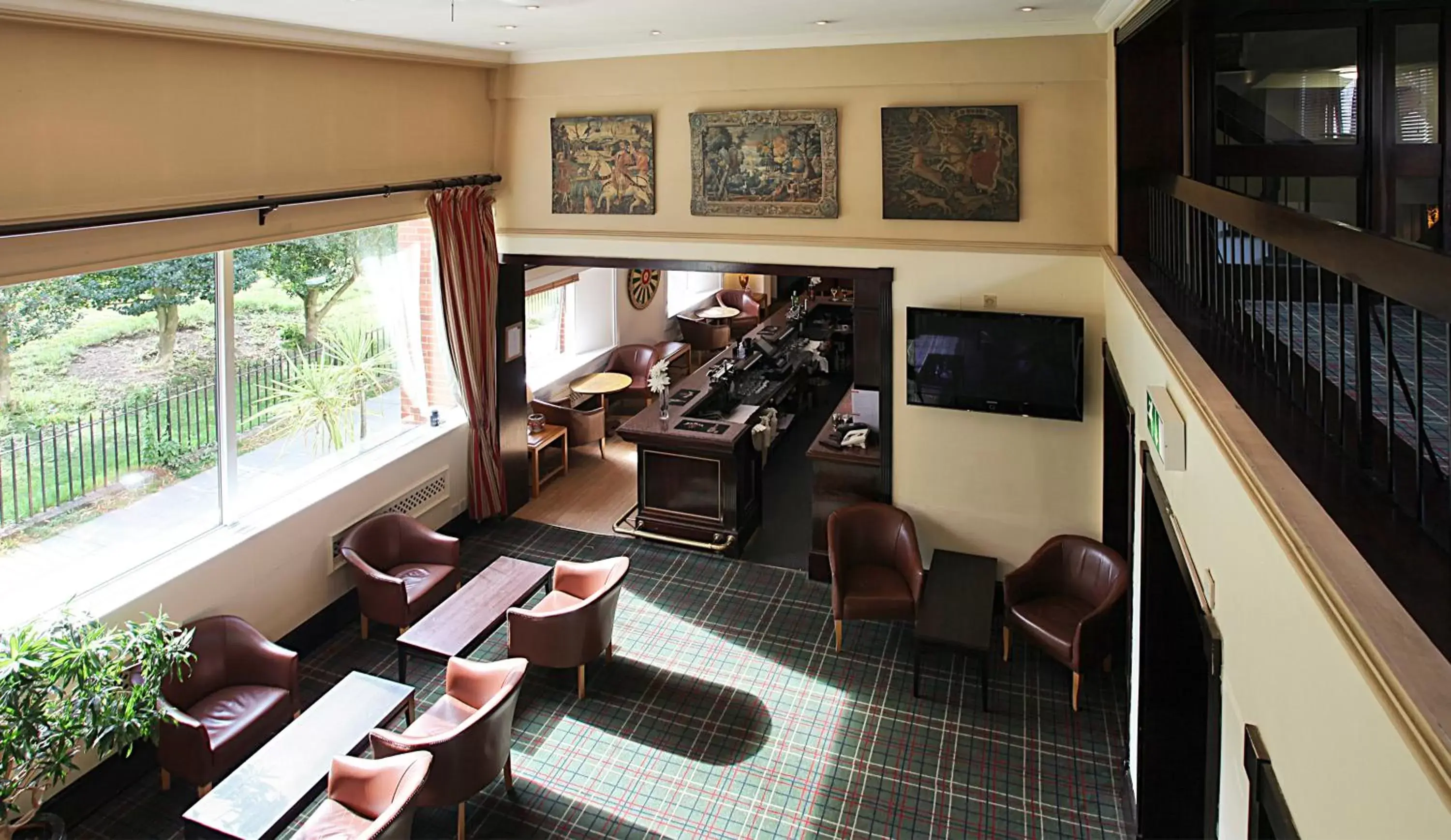 Lounge or bar, Seating Area in Mercure Winchester Wessex Hotel