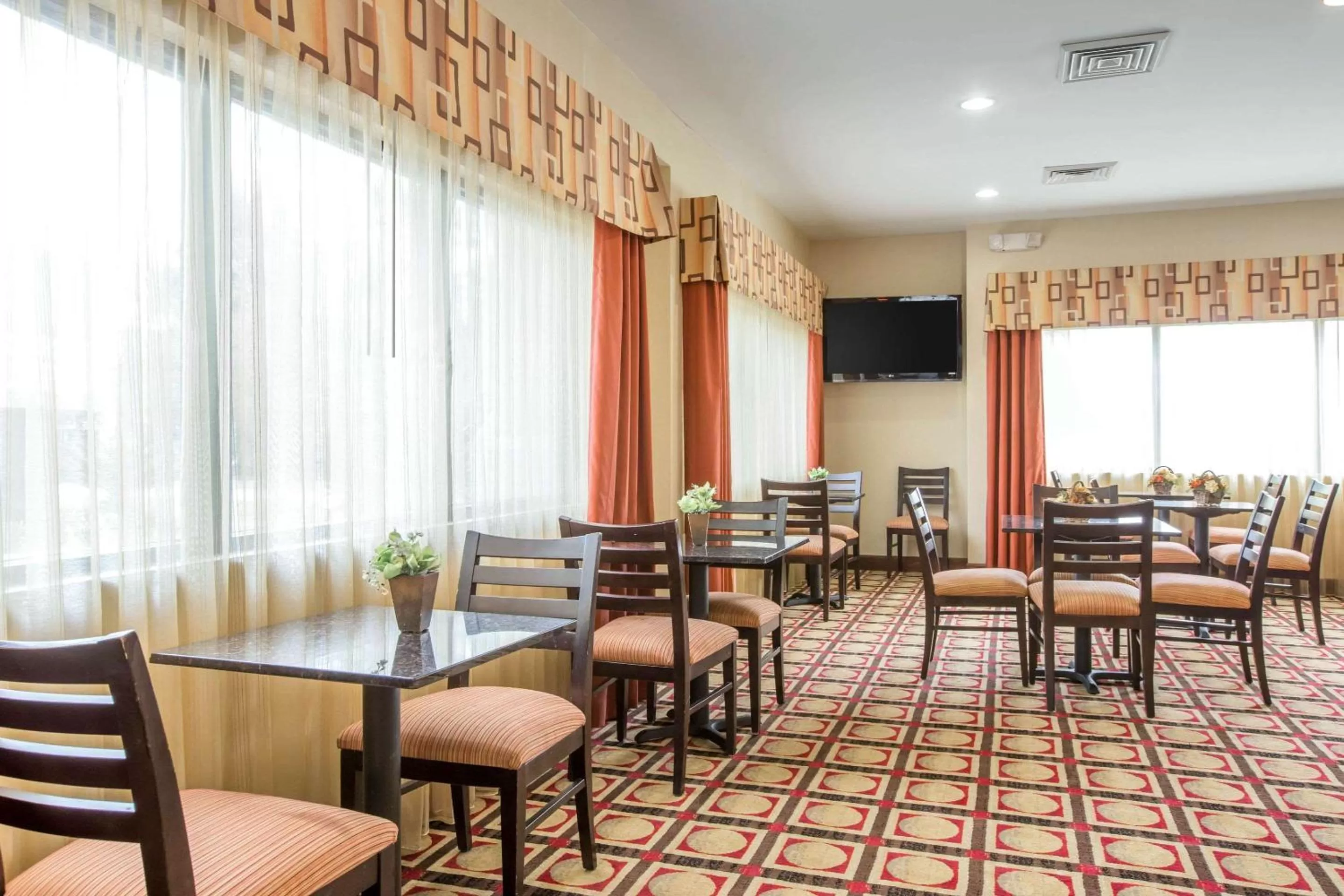 Restaurant/places to eat in Comfort Suites Golden Isles Gateway