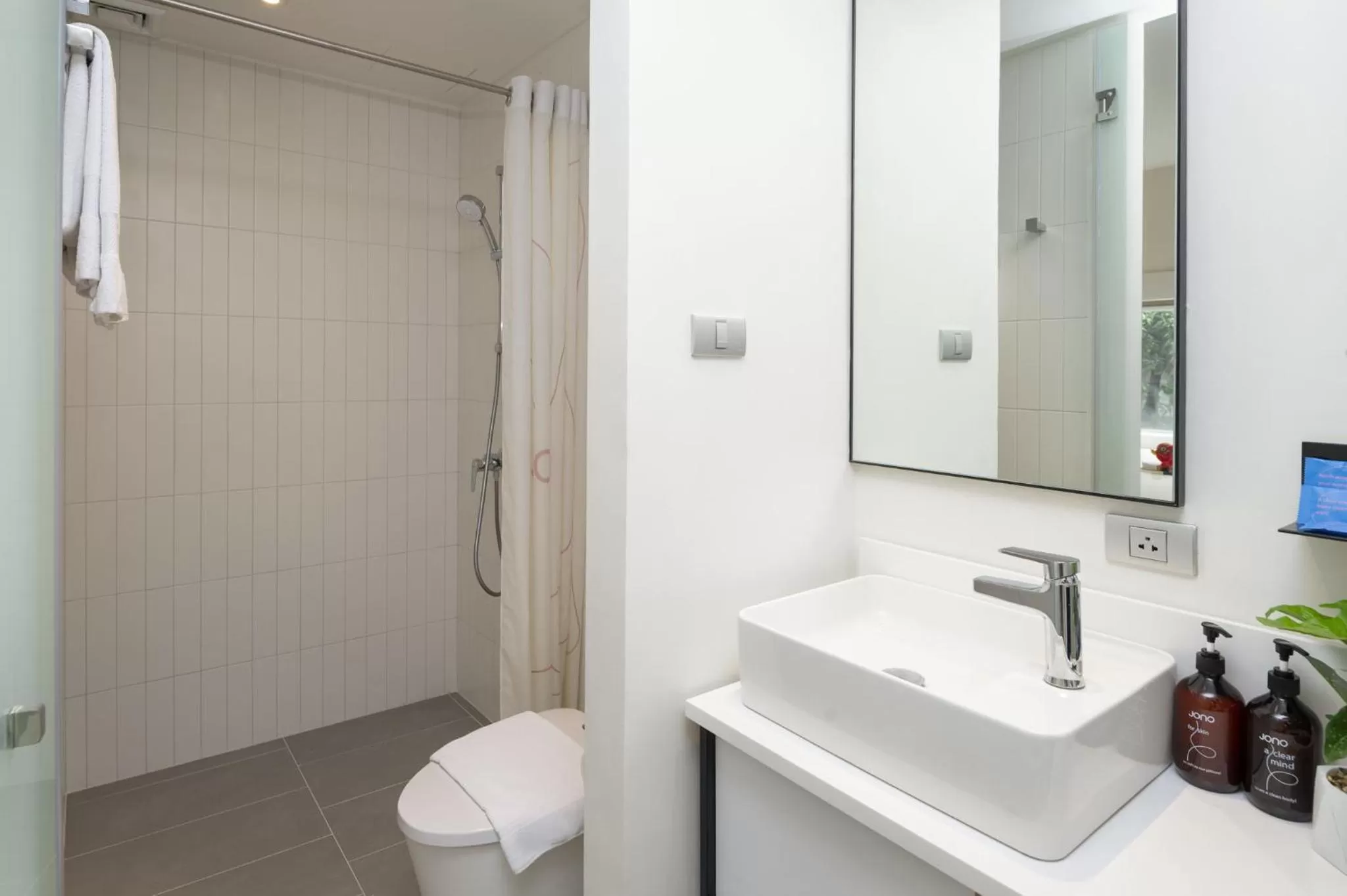 Shower in Jono Bangkok Asok Hotel