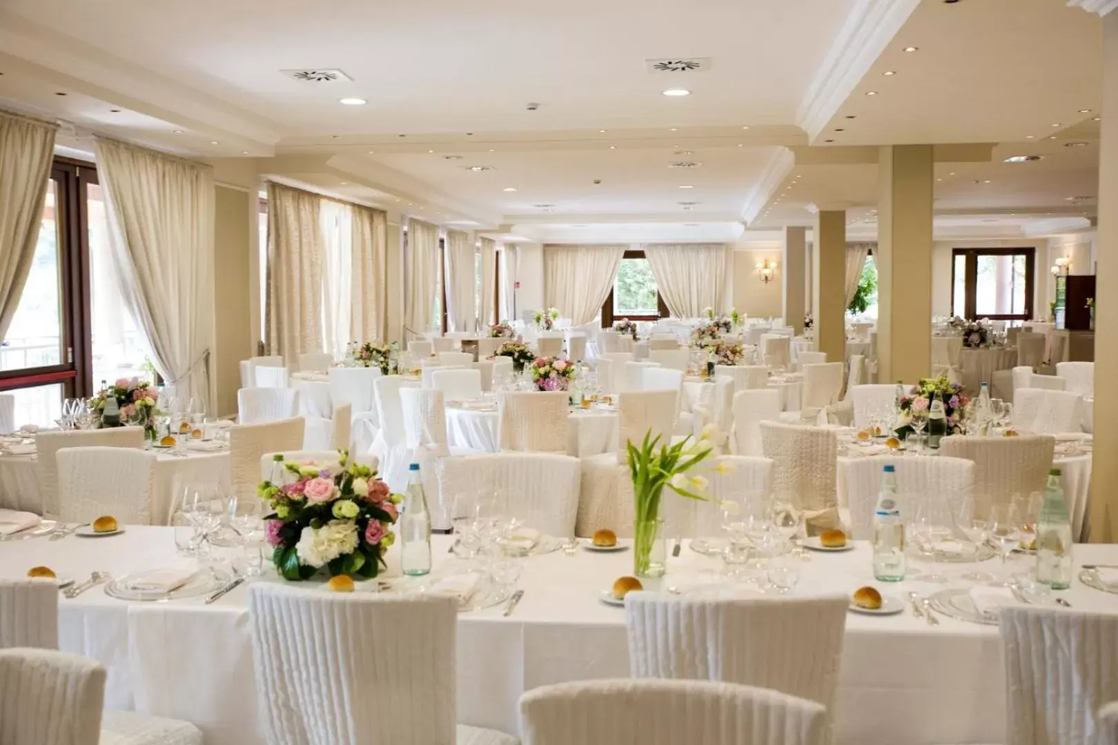 Restaurant/places to eat, Banquet Facilities in Grand Hotel Elite