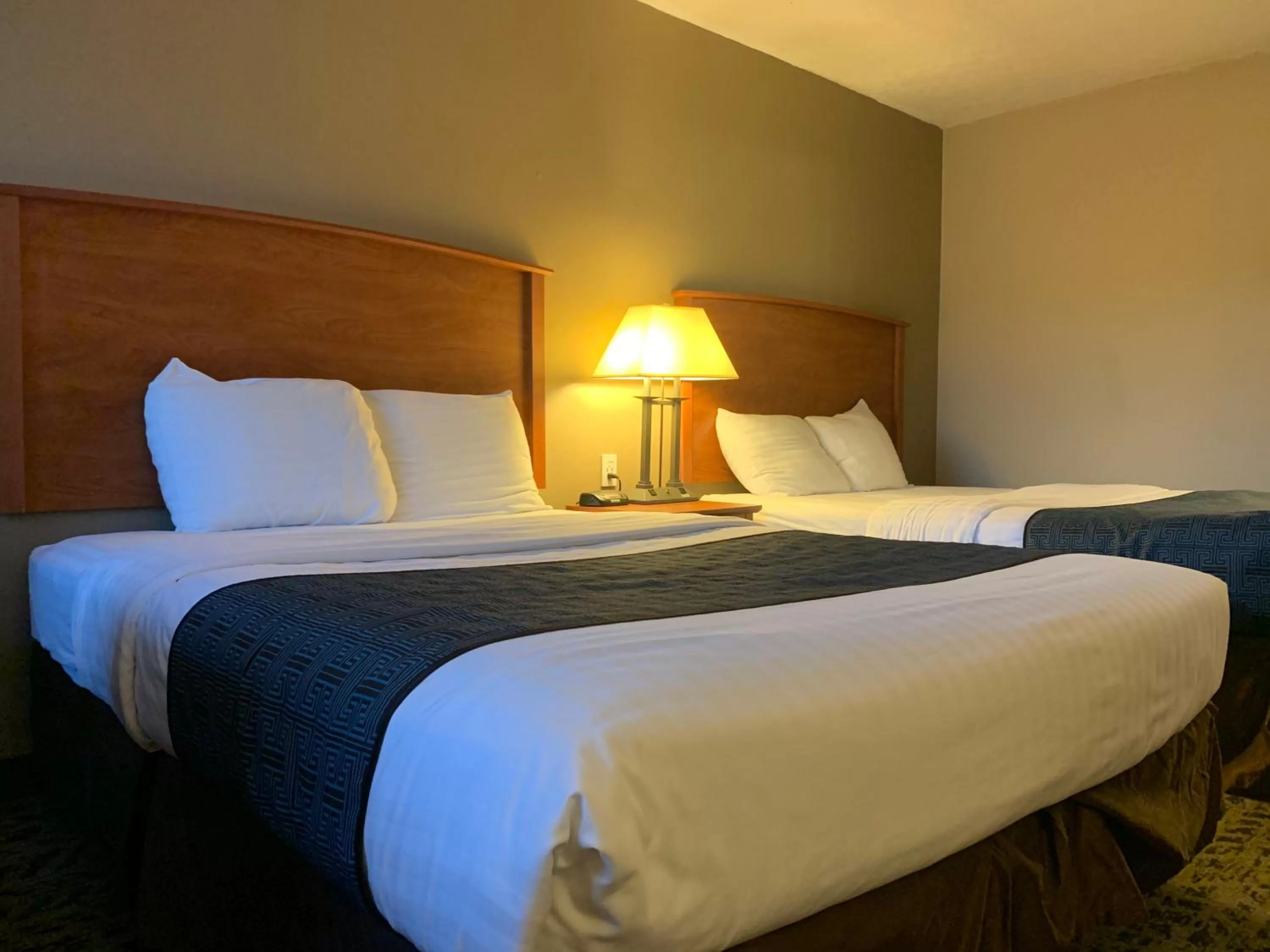 Bed in Sunset Inn - John Day