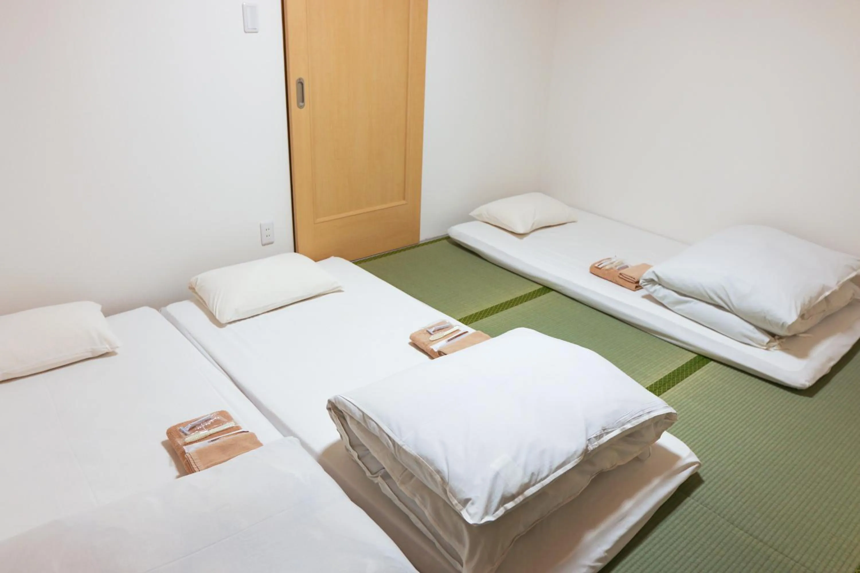 Photo of the whole room, Bed in Hotel Shin-Imamiya