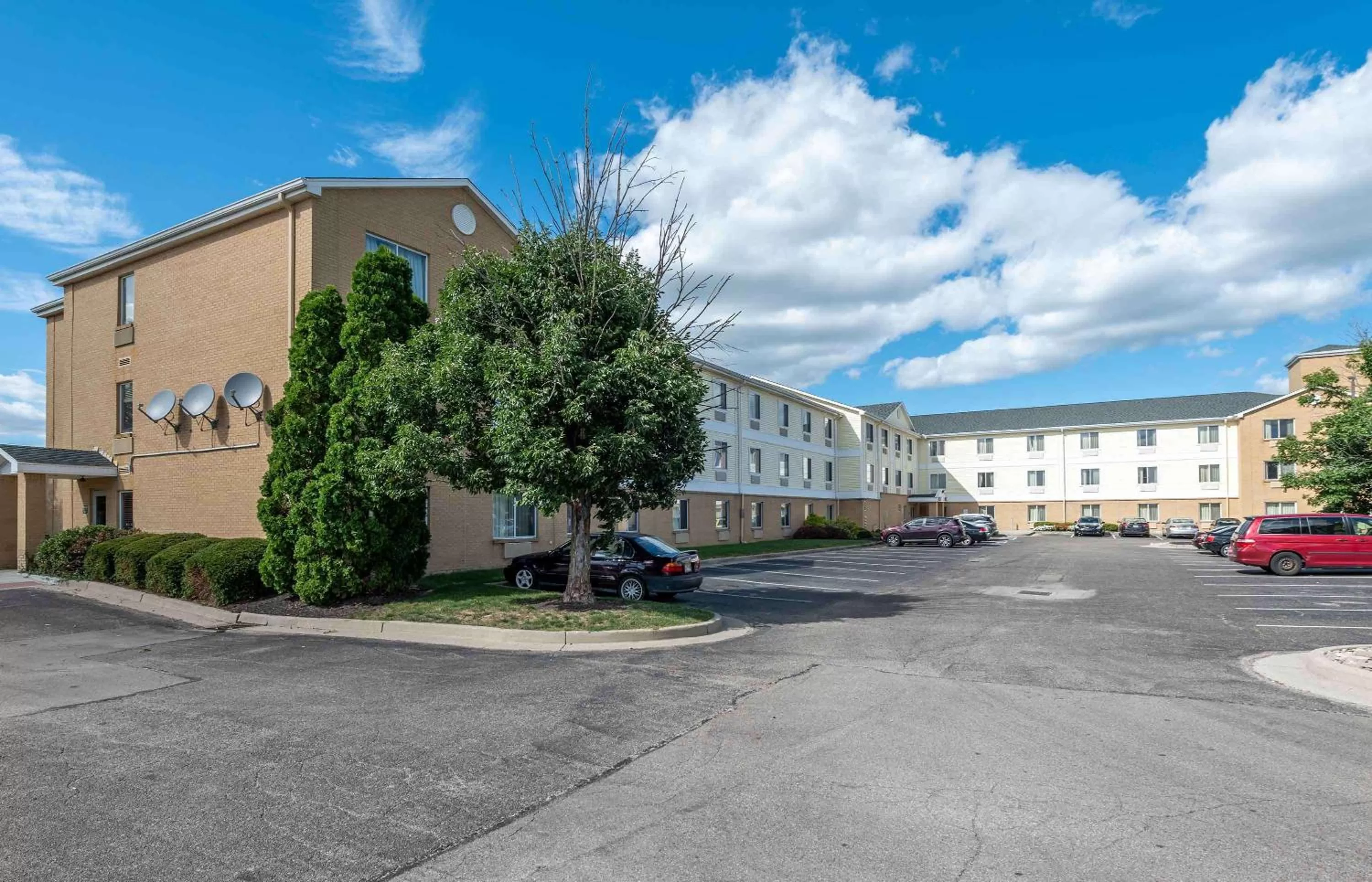 Property building in Extended Stay America Suites - Cincinnati - Blue Ash - Kenwood Road