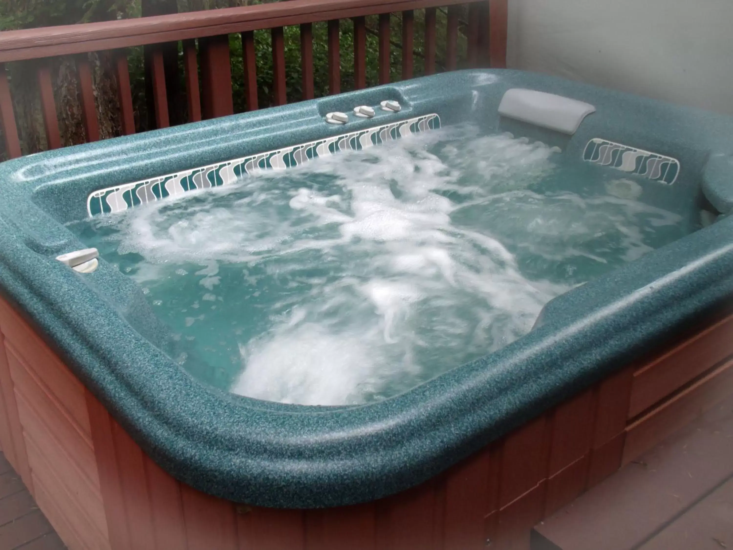 Hot Tub, Spa/Wellness in Inn to the Woods