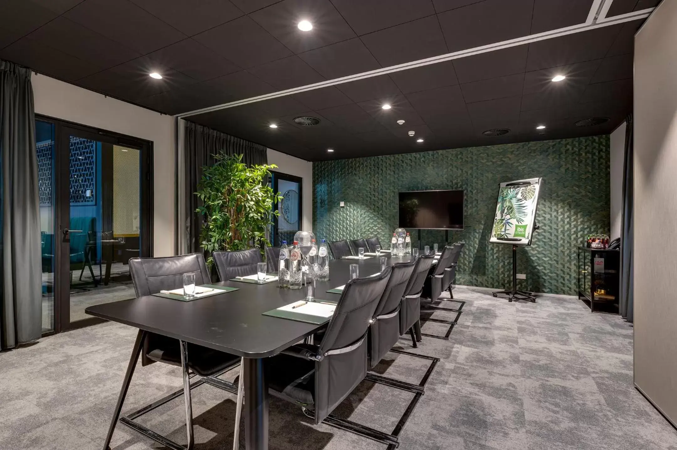 Business facilities, Restaurant/Places to Eat in ibis Styles Amsterdam Airport