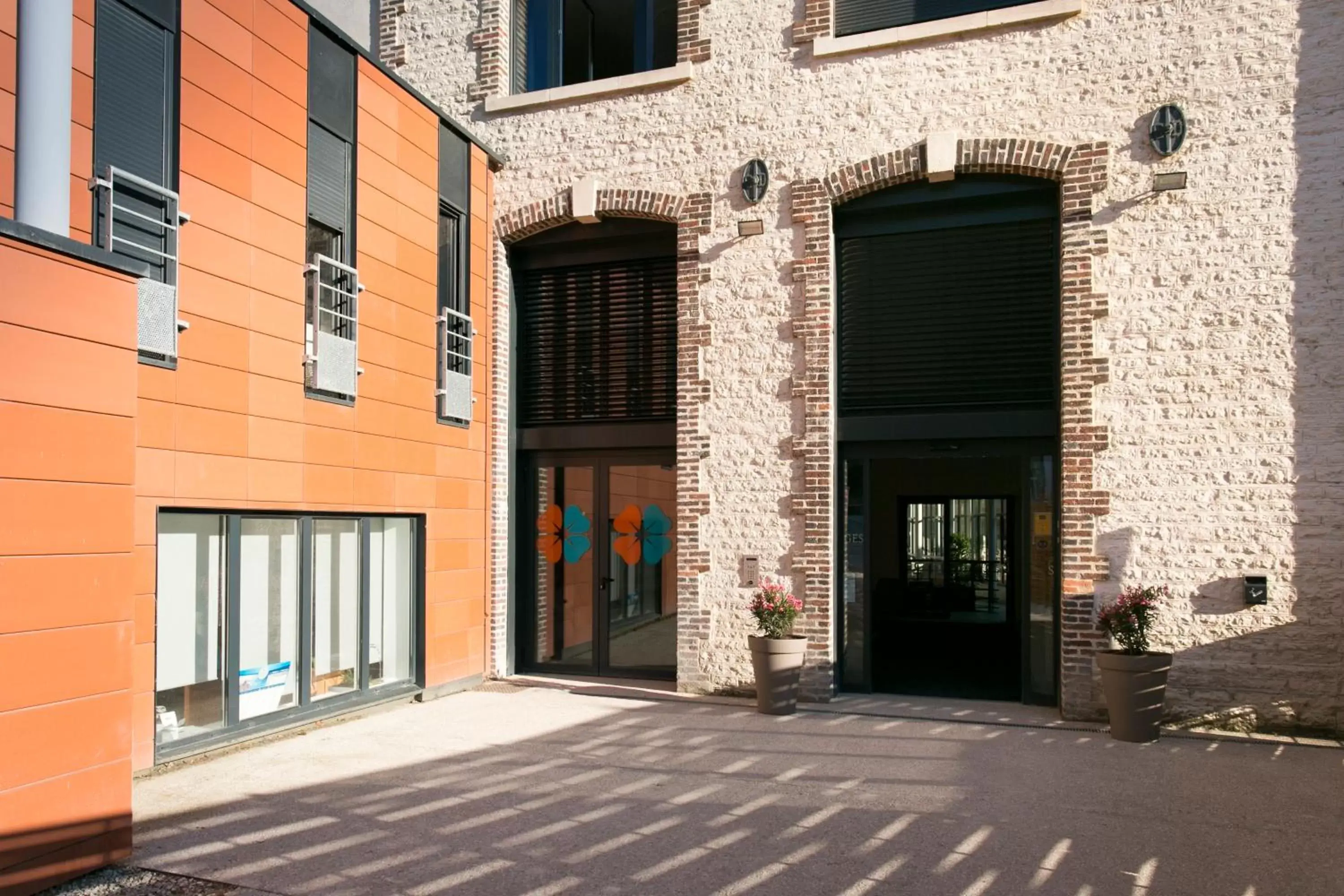 Facade/entrance in Zenao Troyes