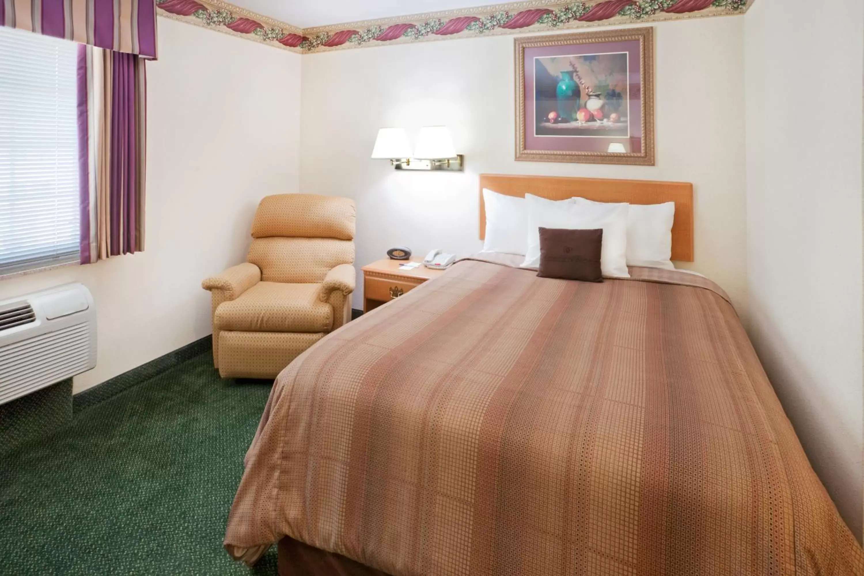 Queen Room - Disability Access in Candlewood Suites Tyler, an IHG Hotel