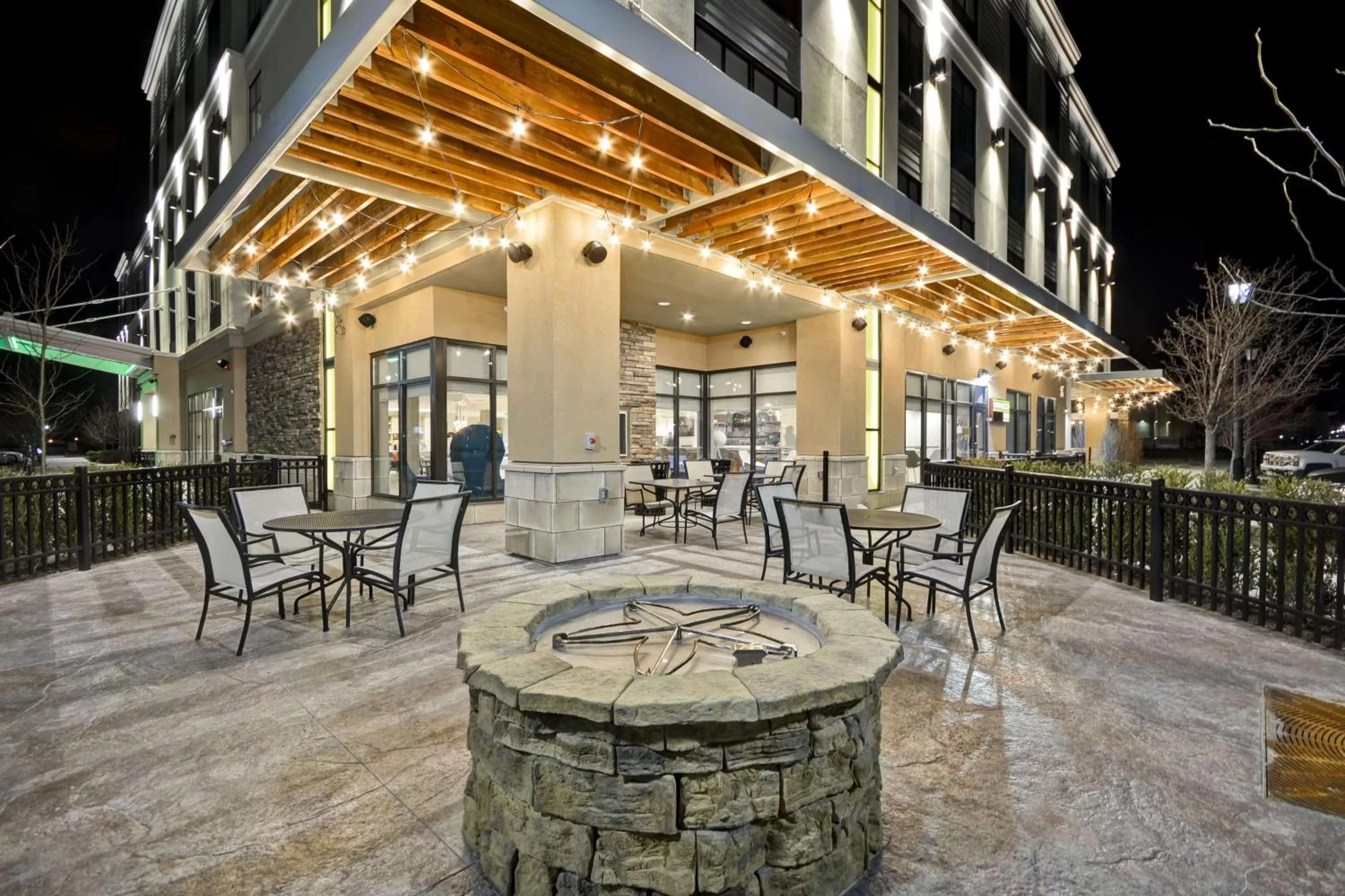 Property building in Home2 Suites by Hilton Perrysburg Levis Commons Toledo