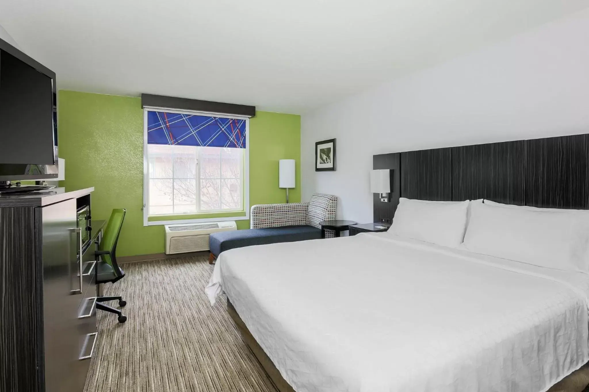 Photo of the whole room, Bed in Holiday Inn Express Lancaster, an IHG Hotel