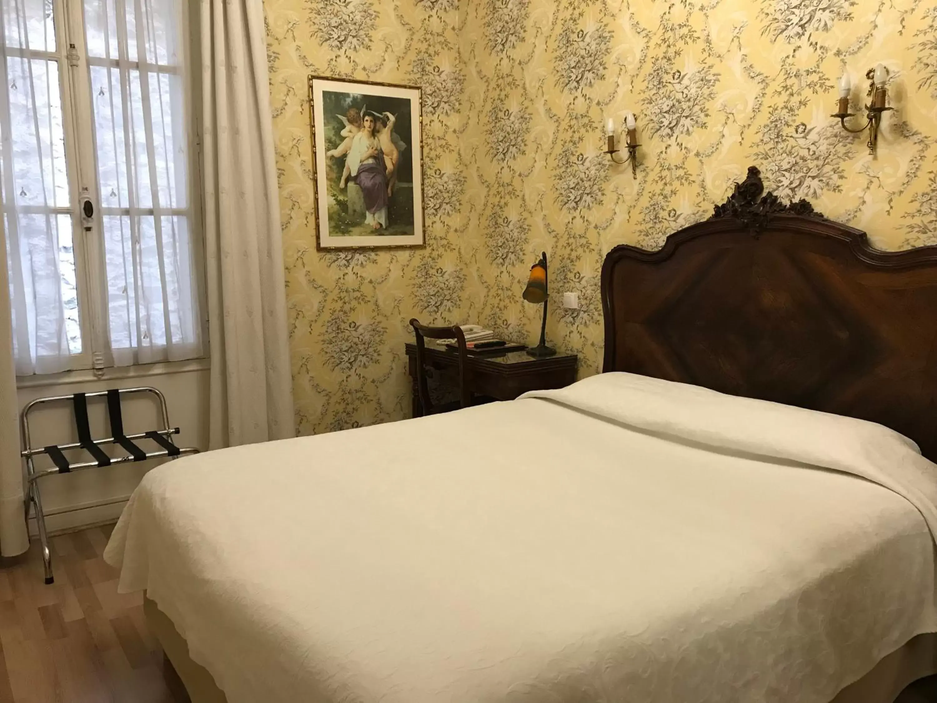 Bedroom, Bed in Hôtel de l'Abeille