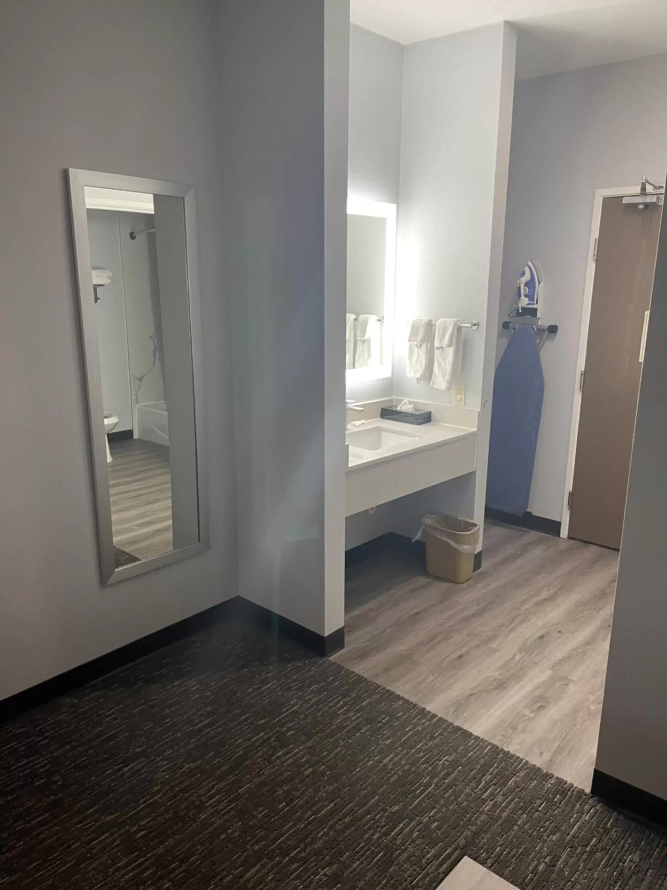 Bathroom in Quality Suites