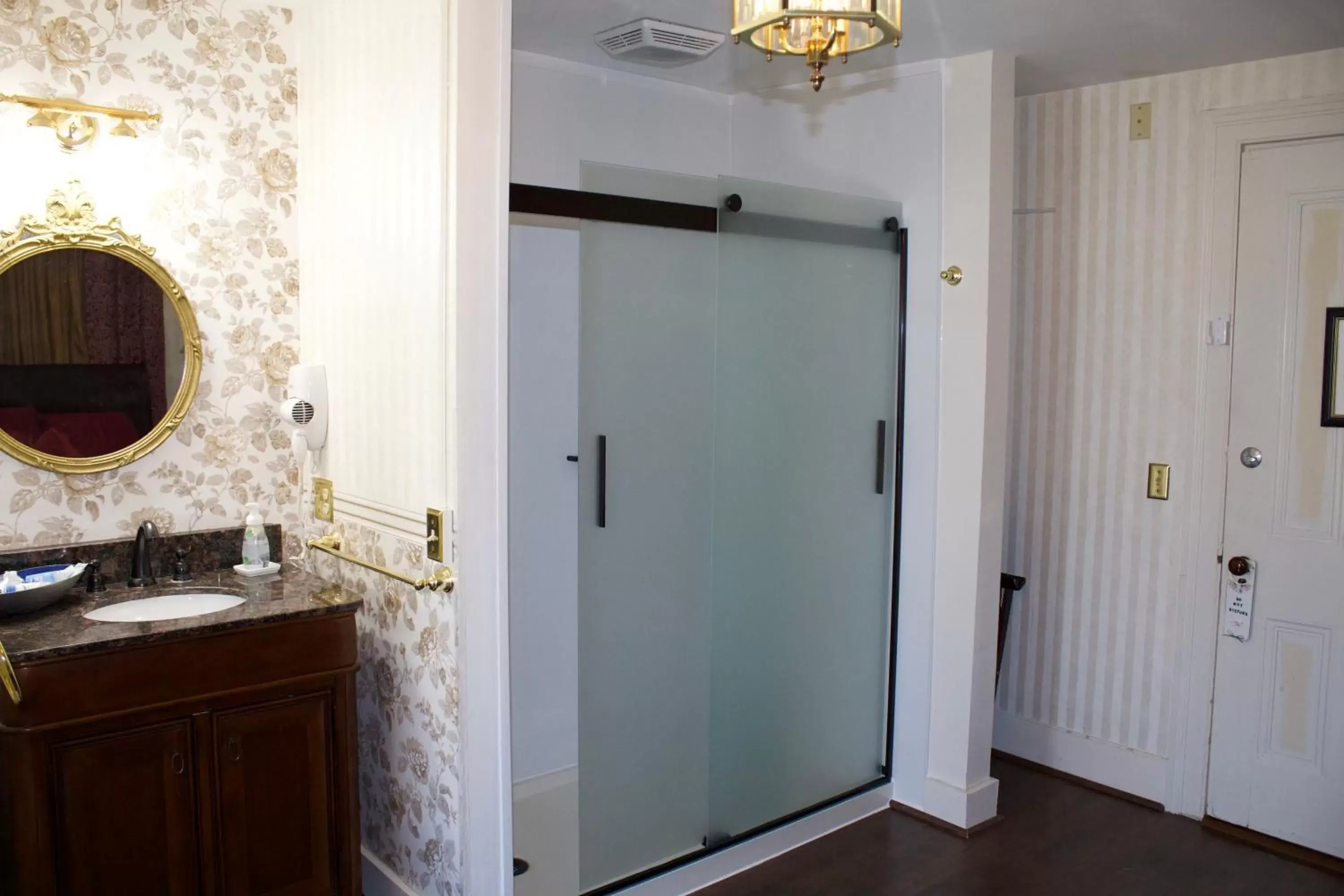 Shower, Bathroom in The Gridley Inn B&B