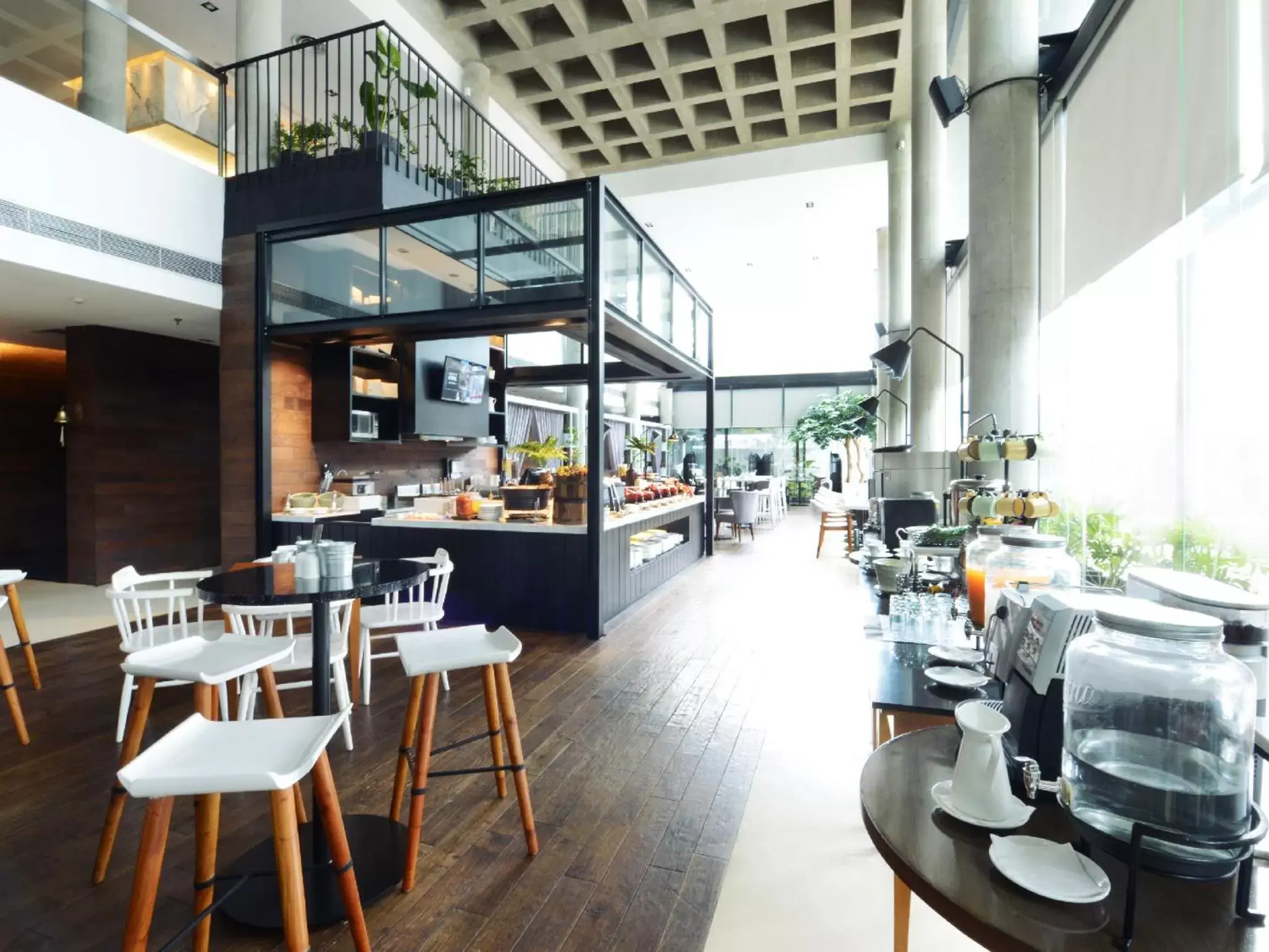 Day, Restaurant/Places to Eat in Morrissey Hotel Residences