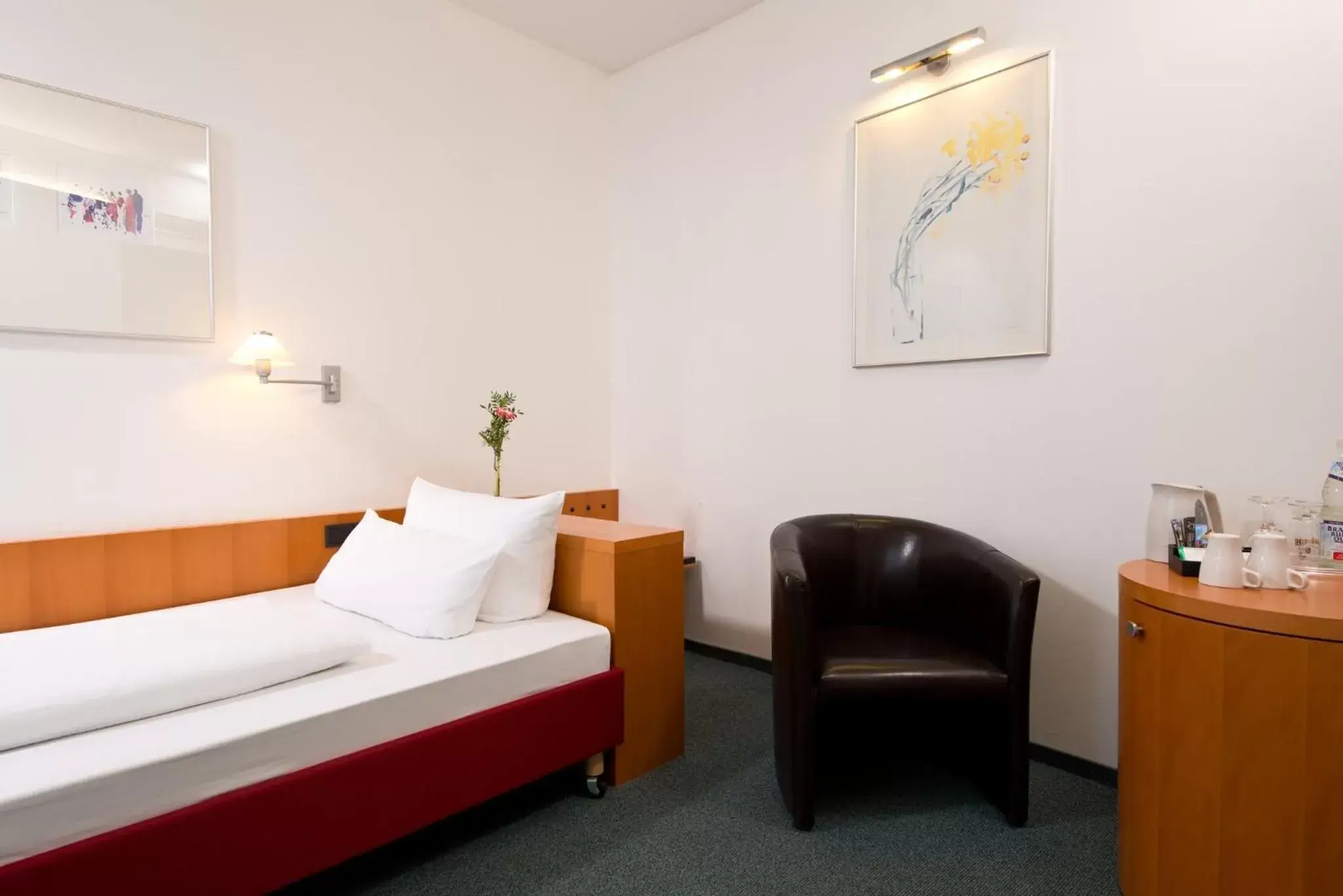 Bedroom, Seating Area in Hotel am Borsigturm