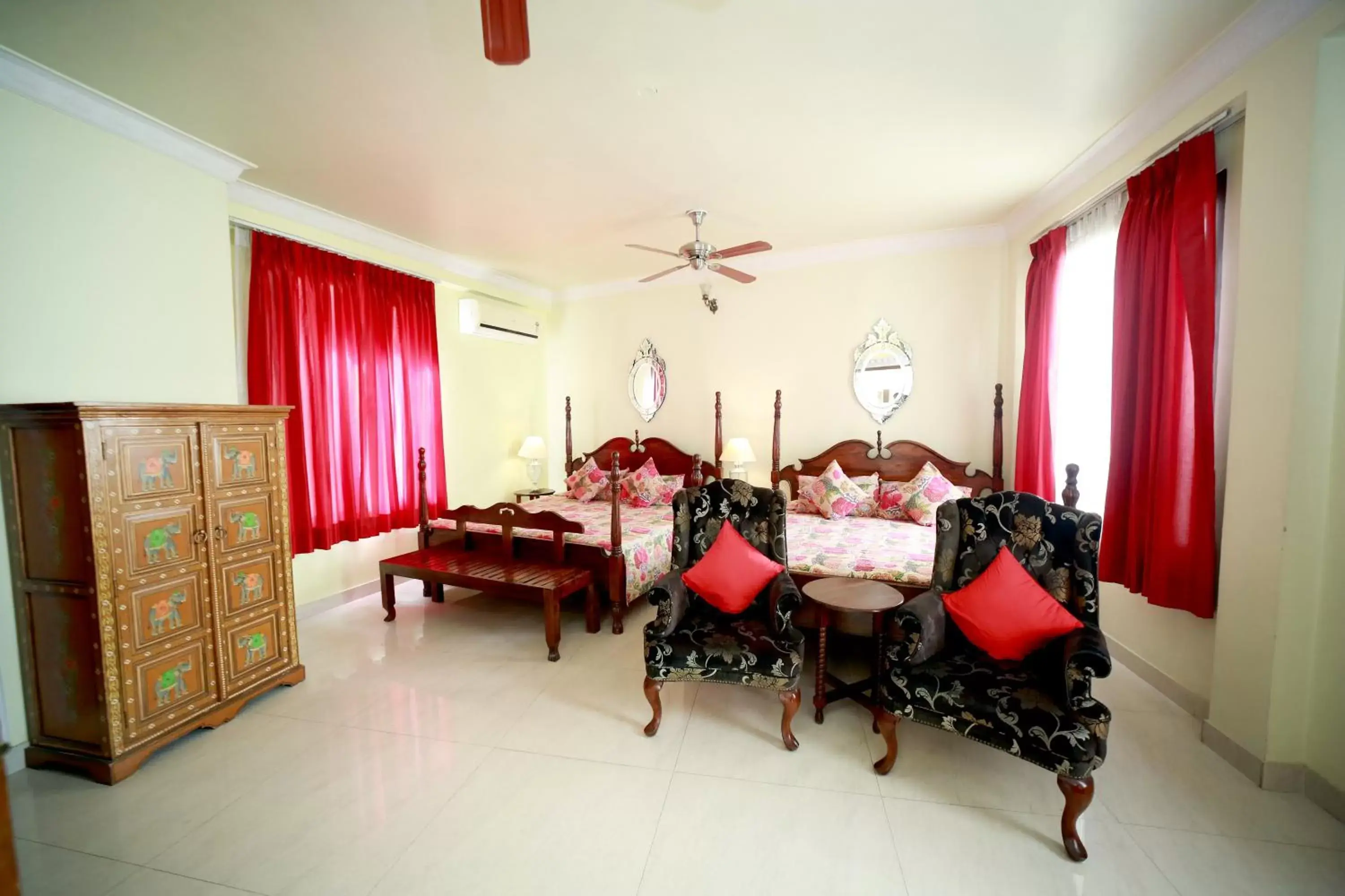 Bedroom, Restaurant/Places to Eat in Dera Rawatsar - Heritage Hotel