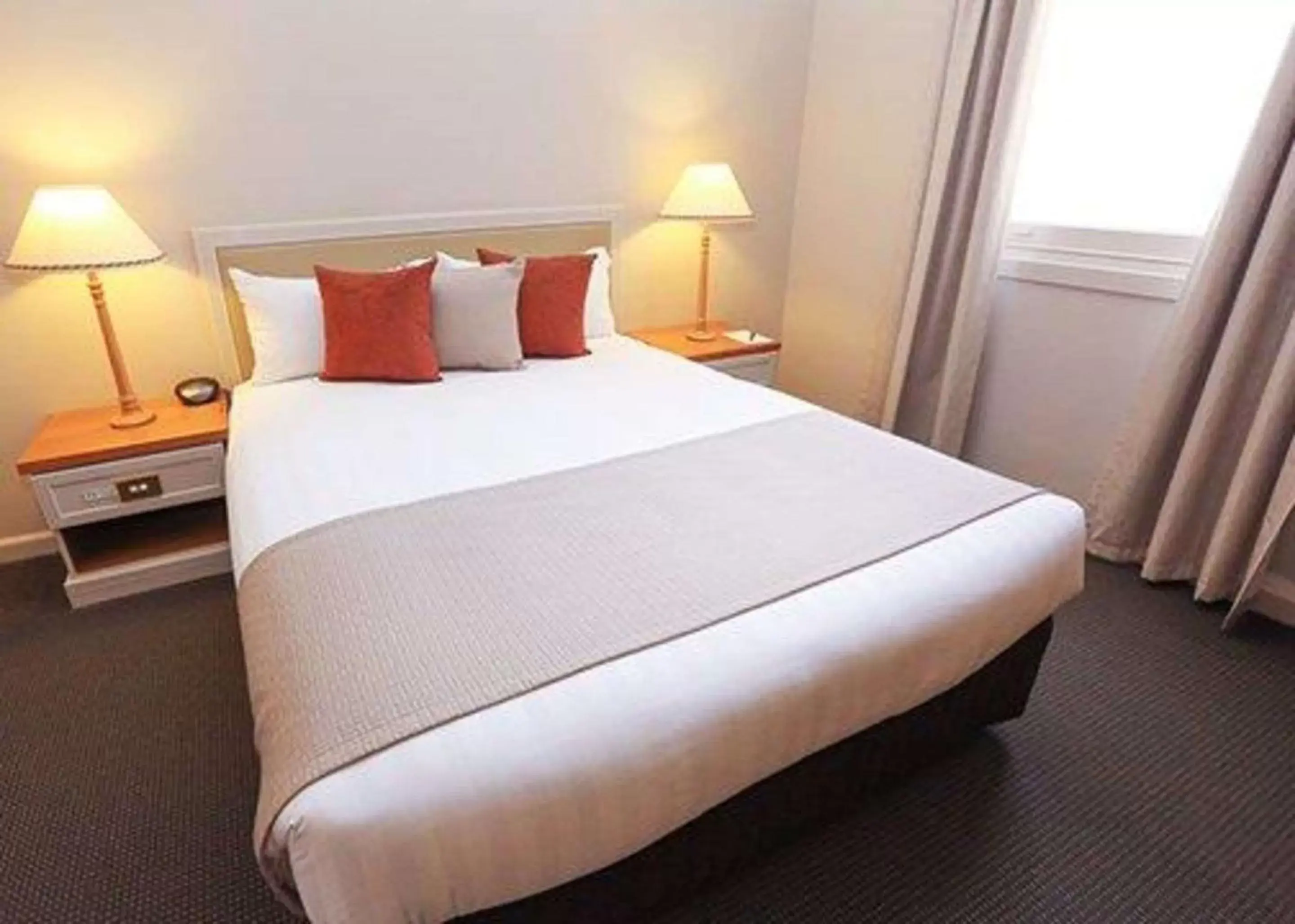 Bedroom, Bed in Quality Hotel Mildura Grand