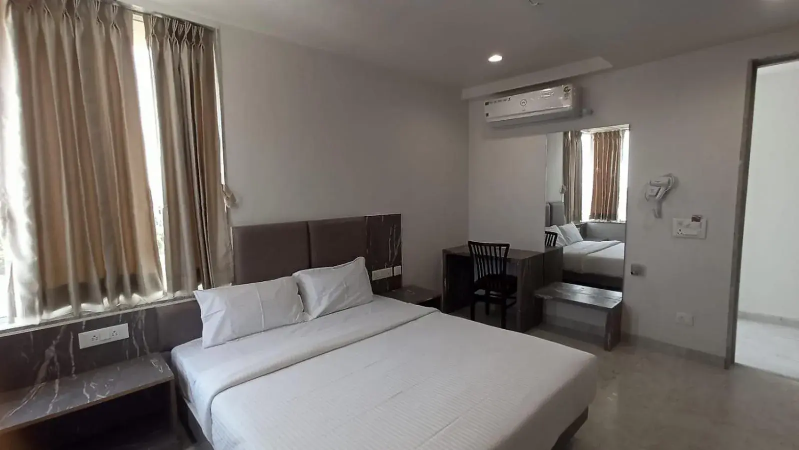 Bedroom, Bed in Hotel Jay Palace Inn Bedroom, Bed in Hotel Jay Palace Inn