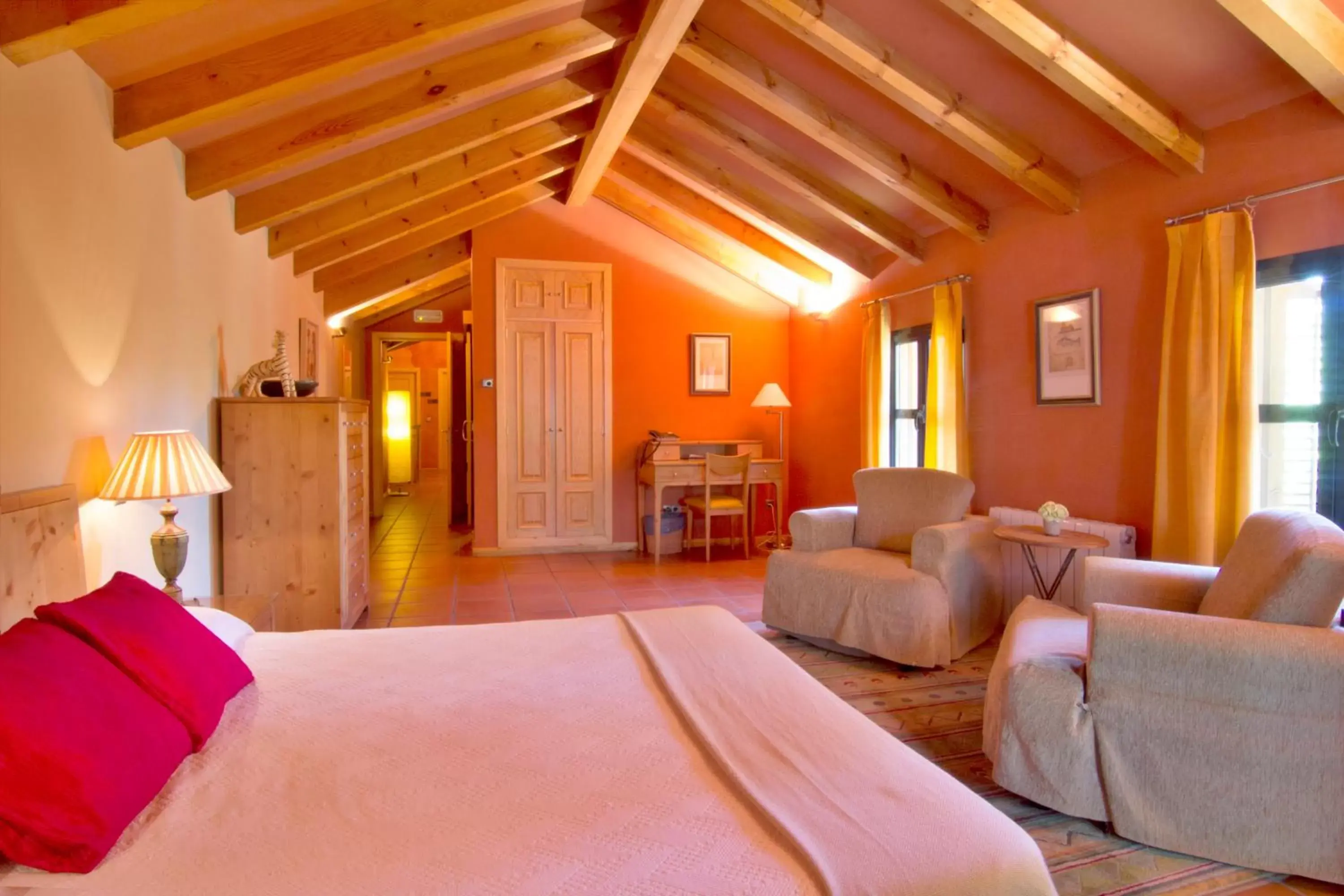 Bedroom, Seating Area in Hotel Sara De Ur