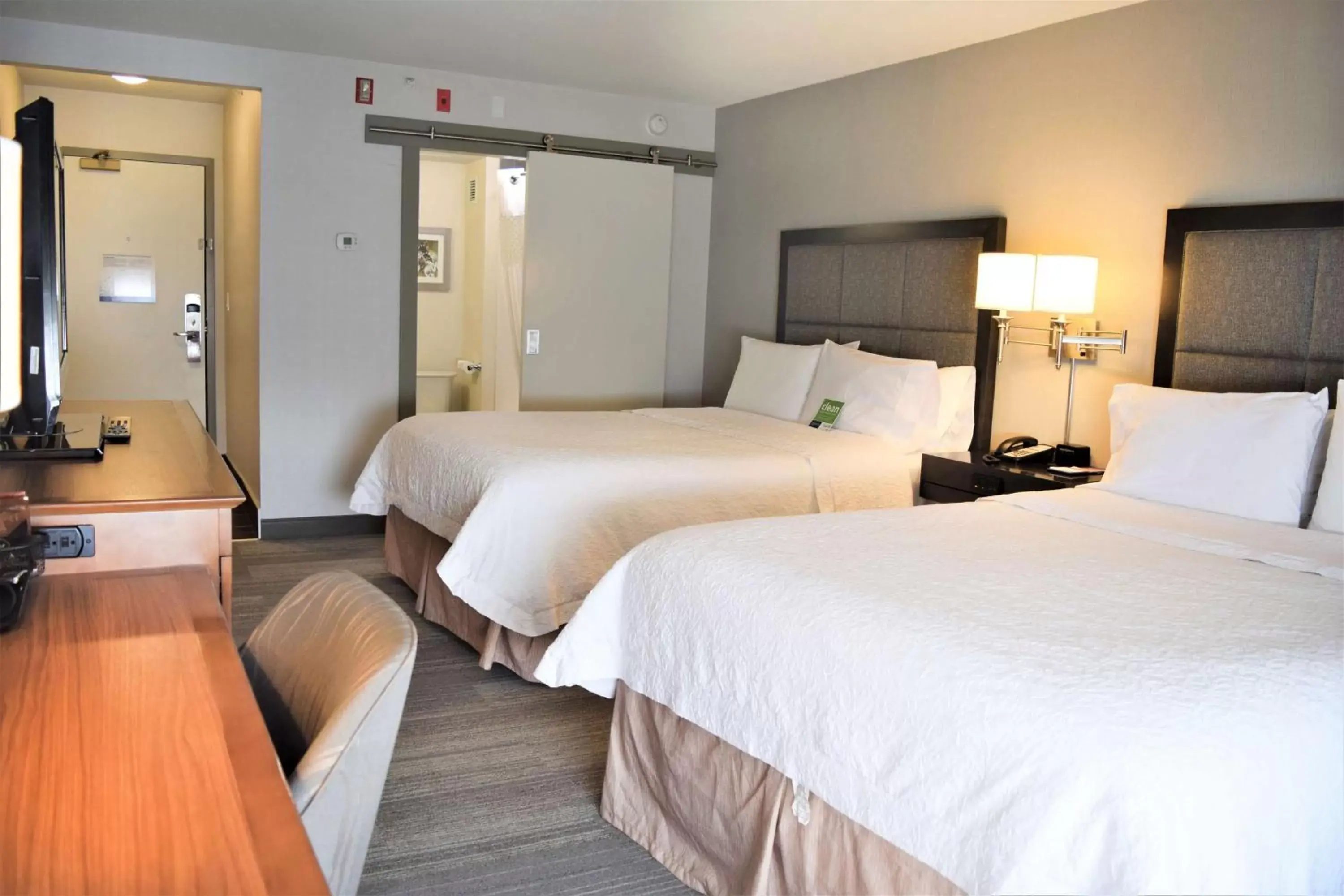 Bedroom, Bed in Hampton Inn & Suites by Hilton Calgary University NW Bedroom, Bed in Hampton Inn & Suites by Hilton Calgary University NW