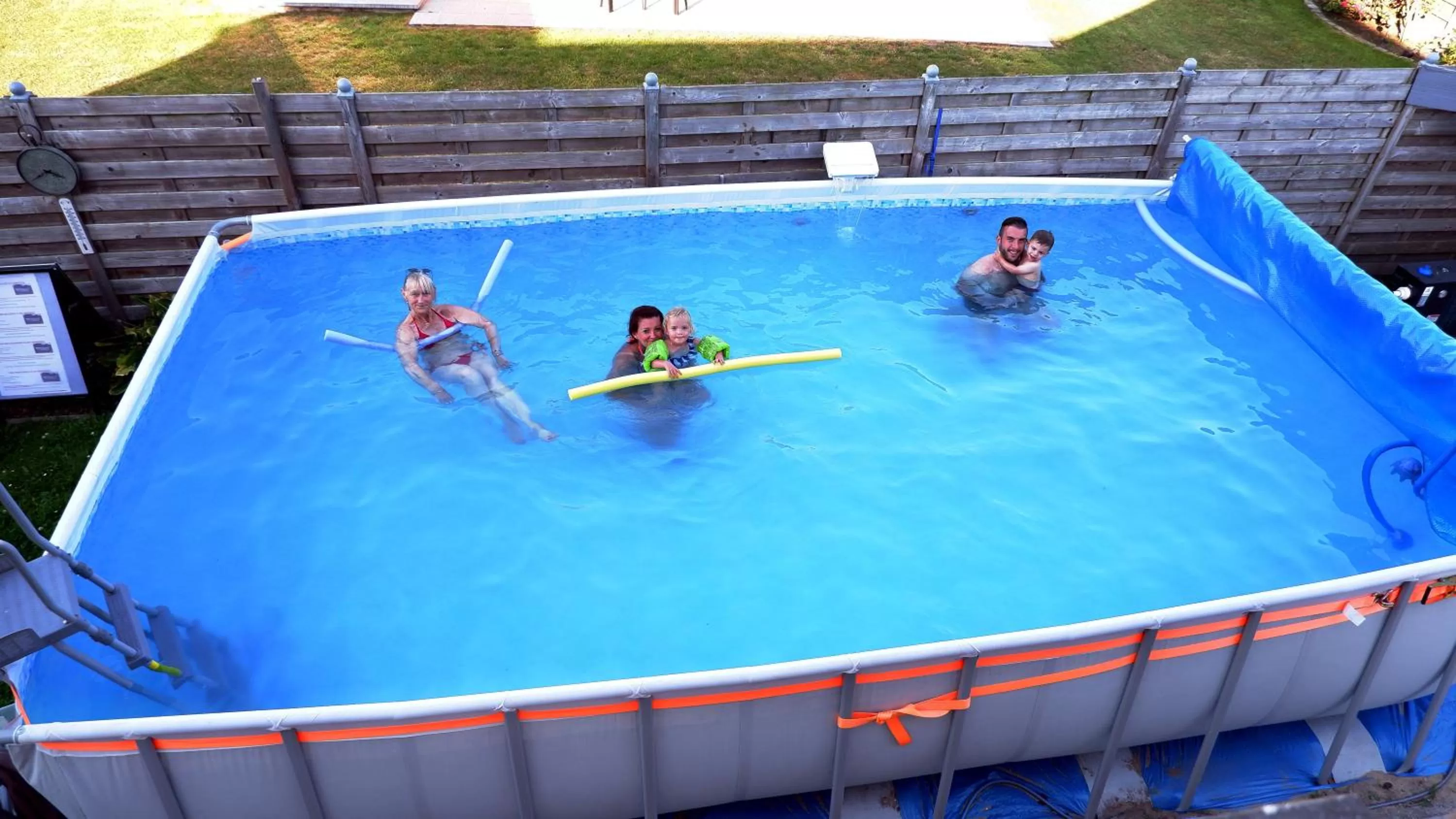 Swimming pool in Chambre d'hôte Blankenberge