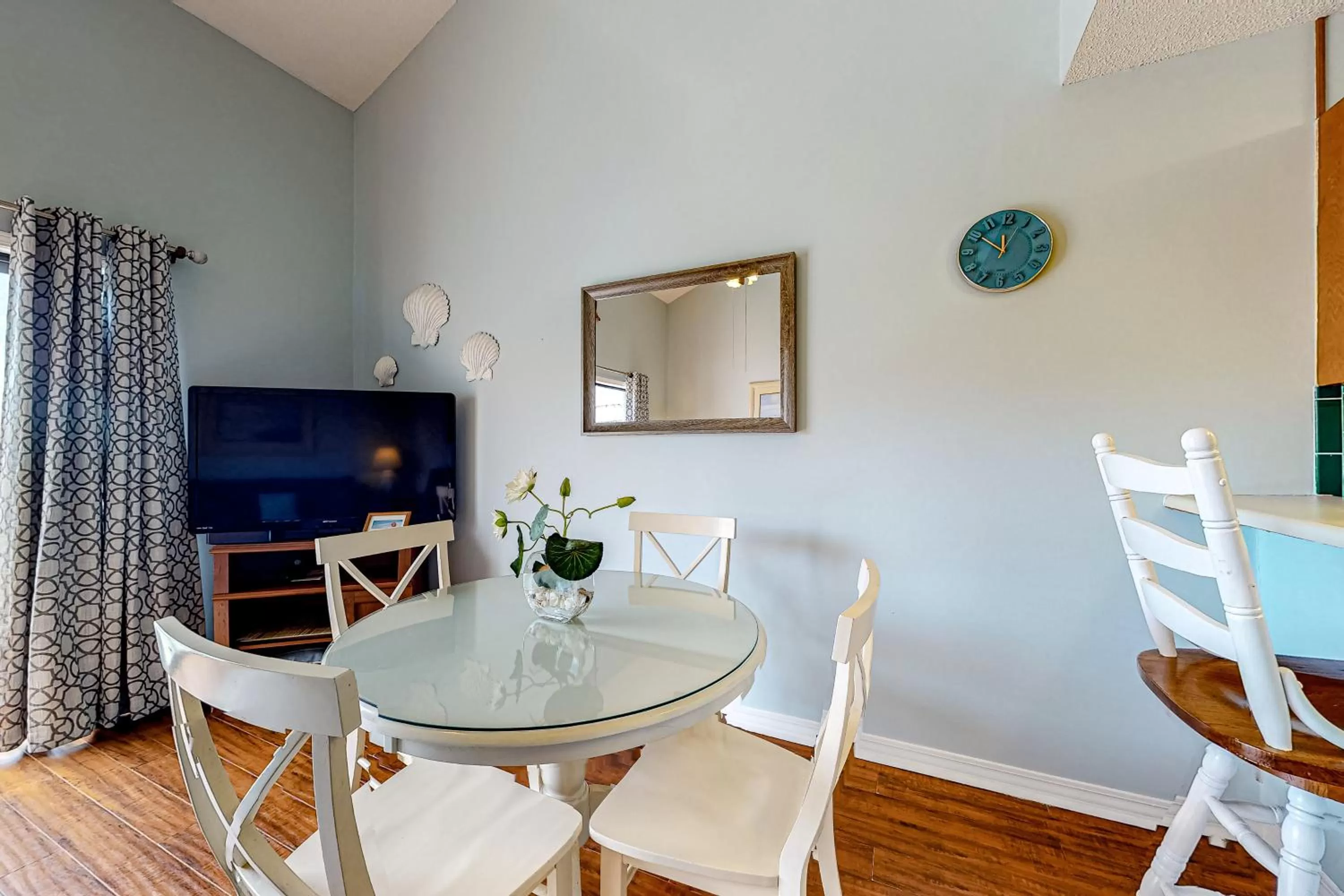 Dining Area in The Inn at St. Thomas Square #514
