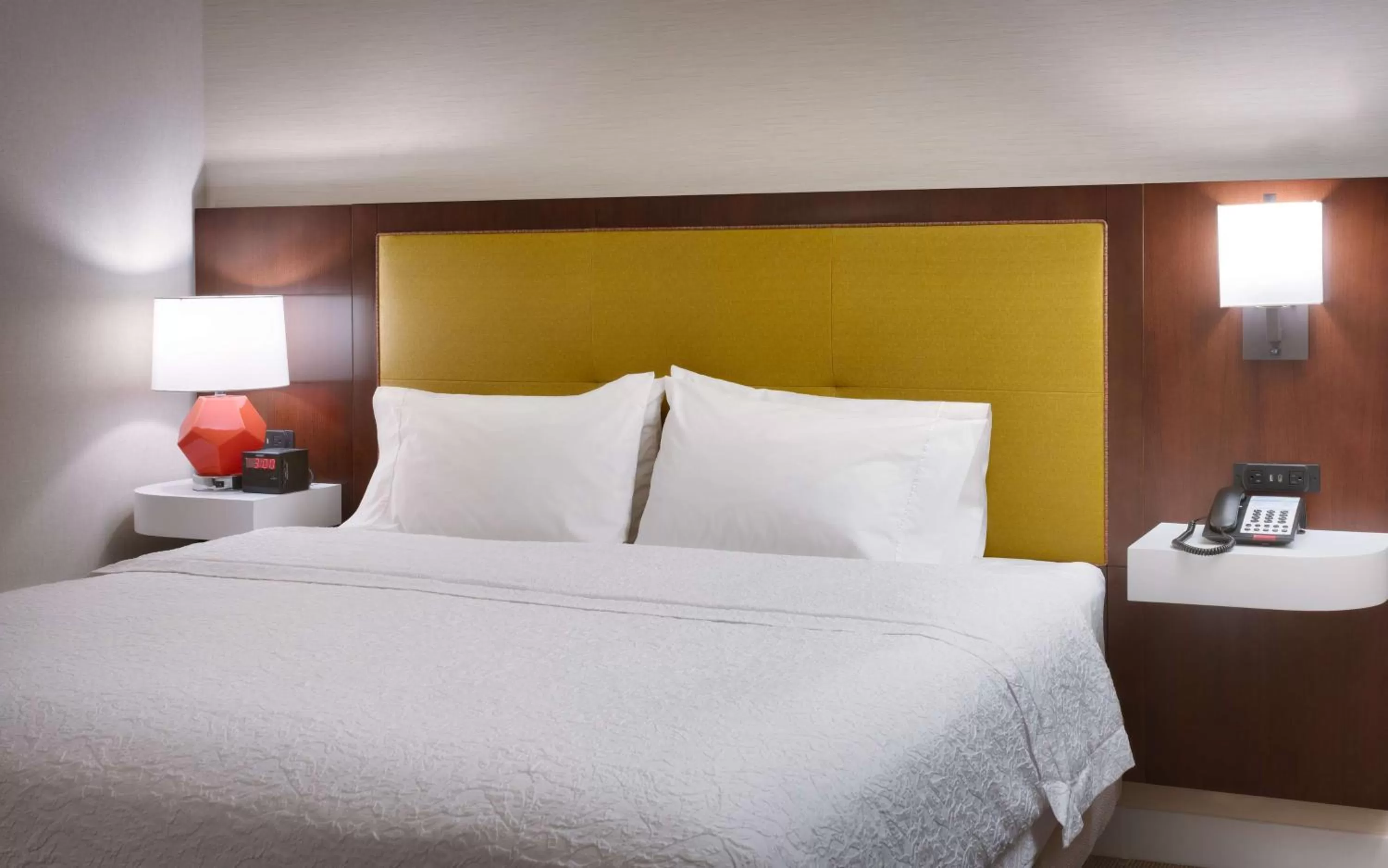 Bed in Hampton Inn Tremonton