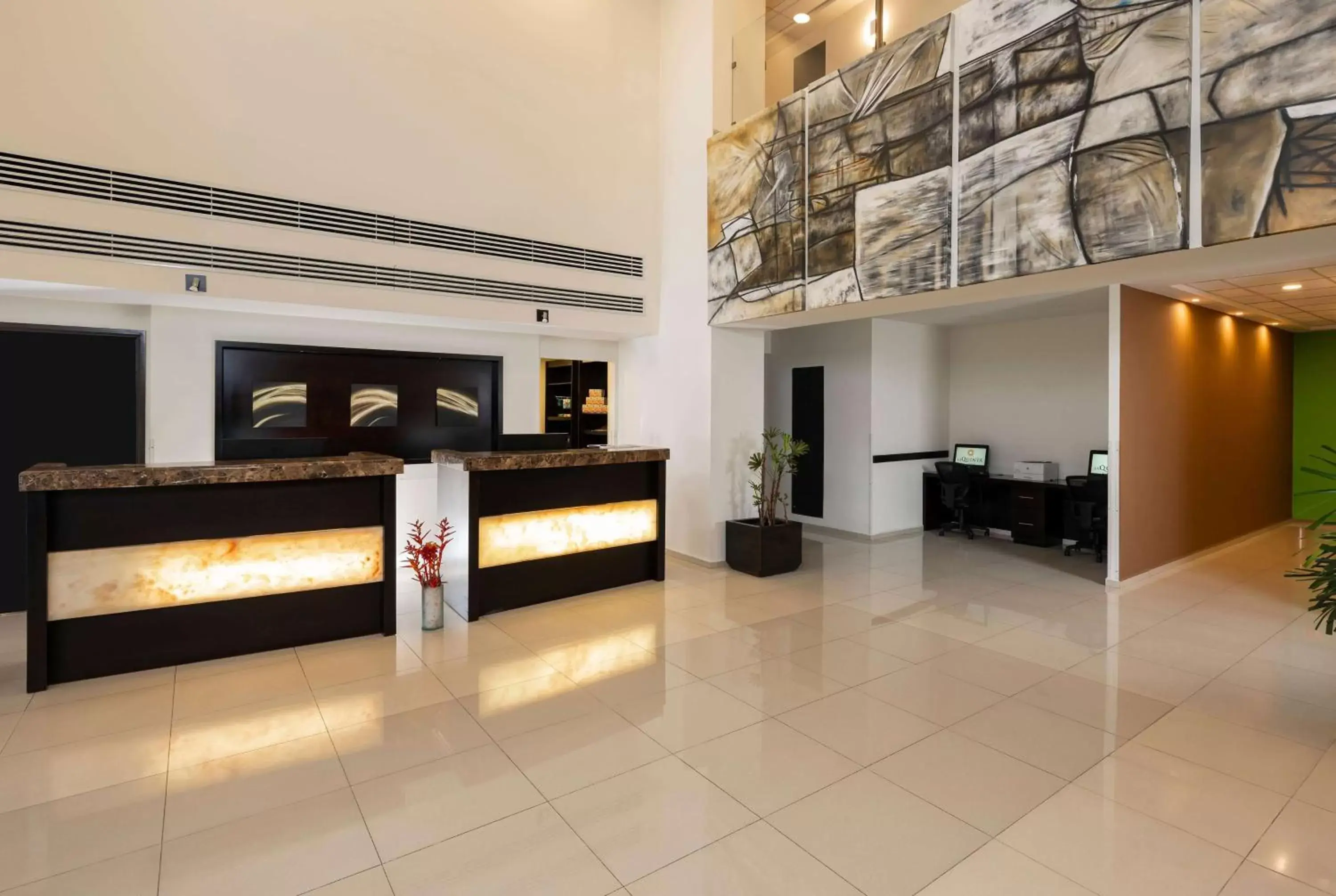 Lobby or reception, Lobby/Reception in La Quinta by Wyndham San Luis Potosi