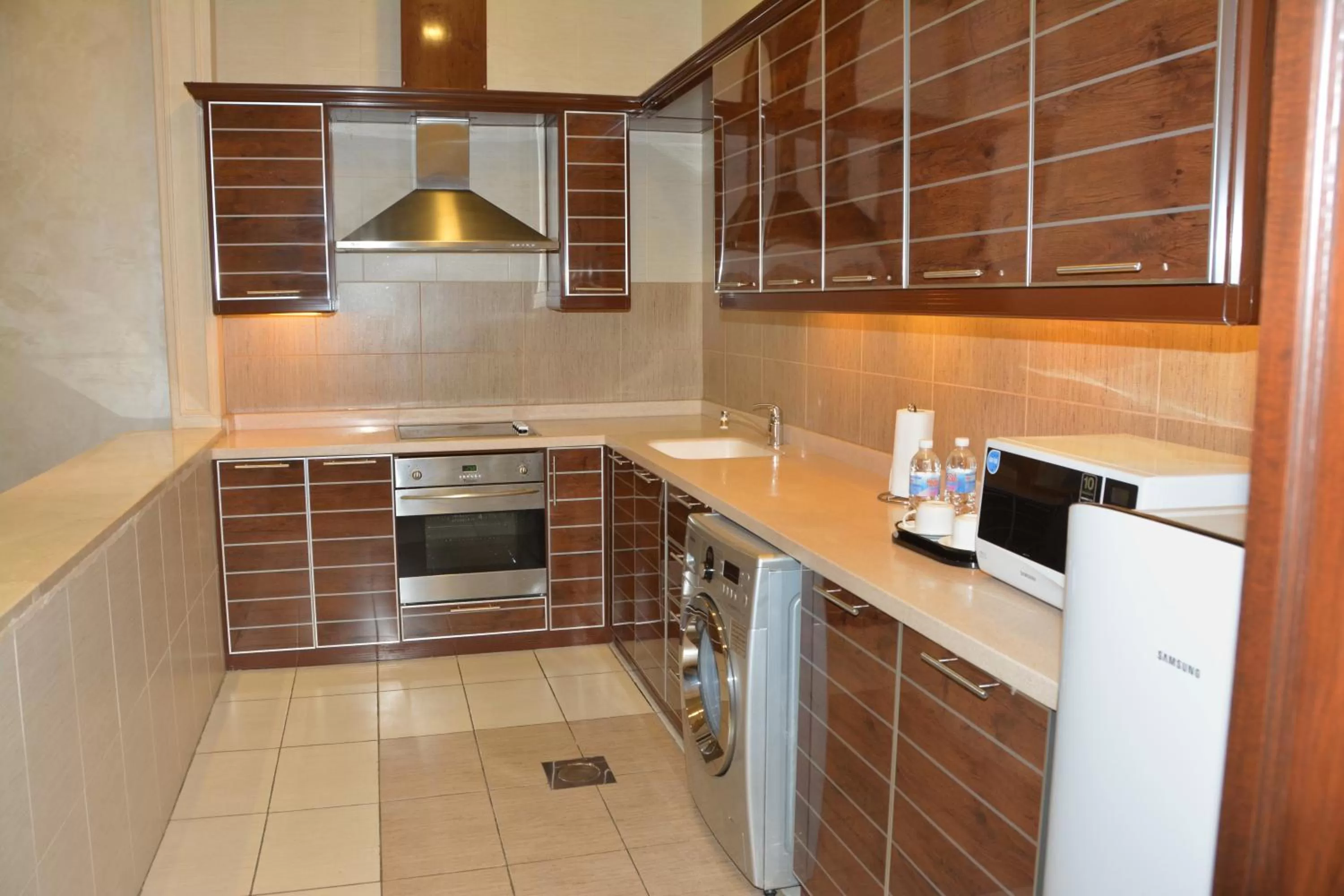 Kitchen or kitchenette in Mandarin Alshamal Hotel Apartments