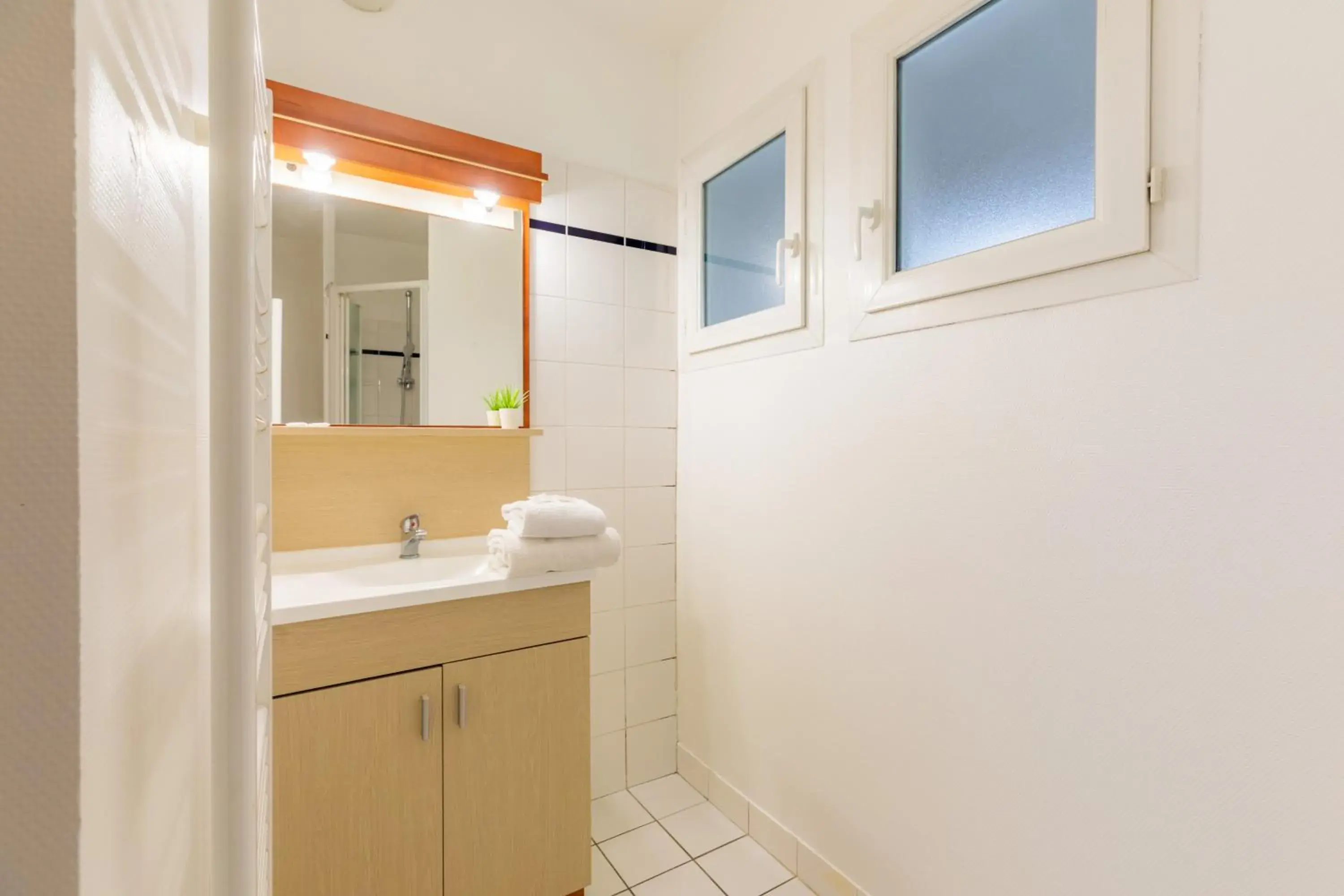 Shower, Bathroom in Appart'City Lyon Villeurbanne