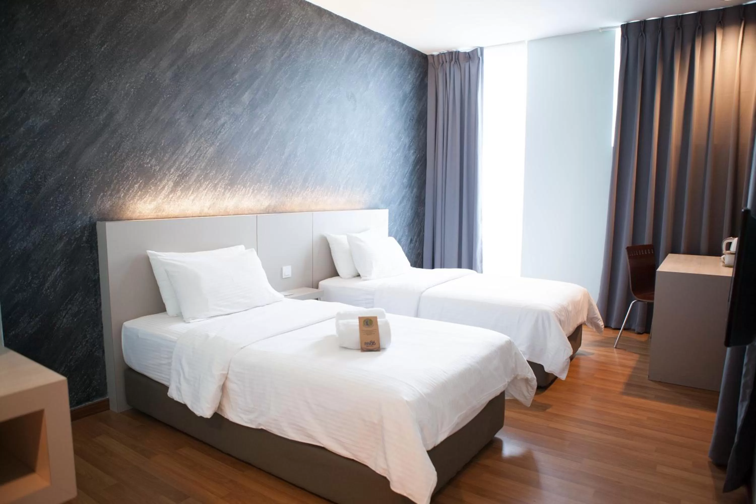 Photo of the whole room, Bed in Inn86