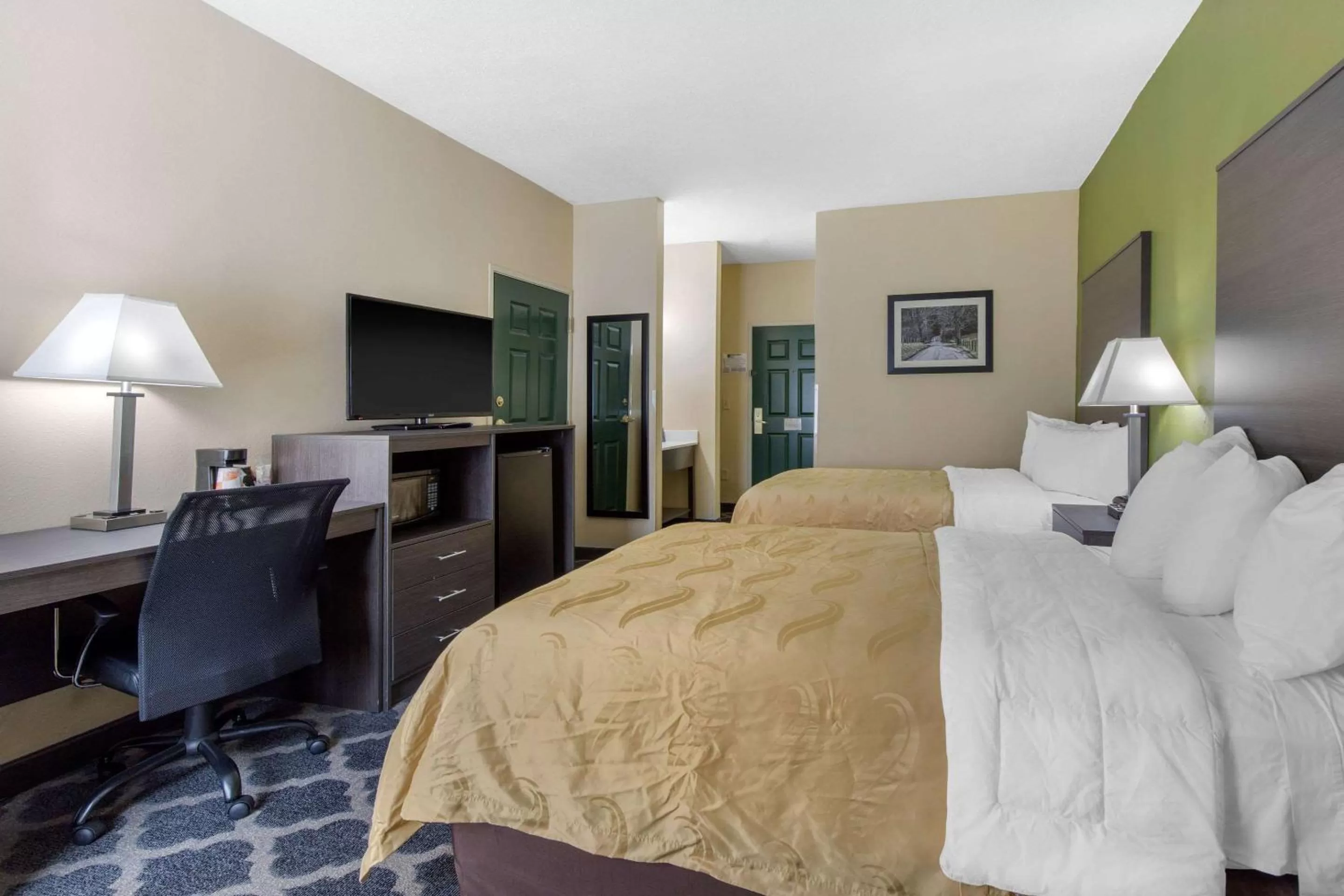 Photo of the whole room, Bed in Quality Inn