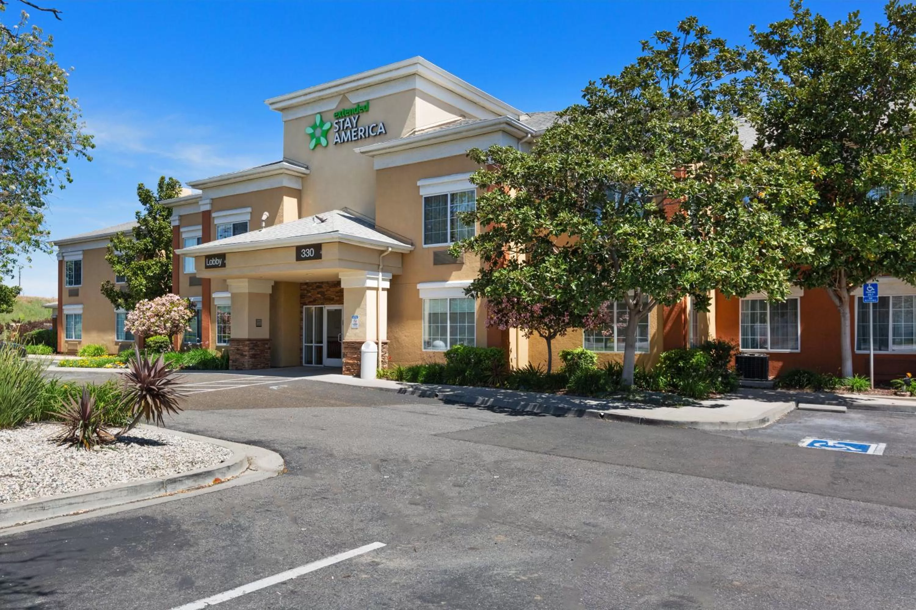 Property building in Extended Stay America Suites - San Jose - Milpitas - McCarthy Ranch
