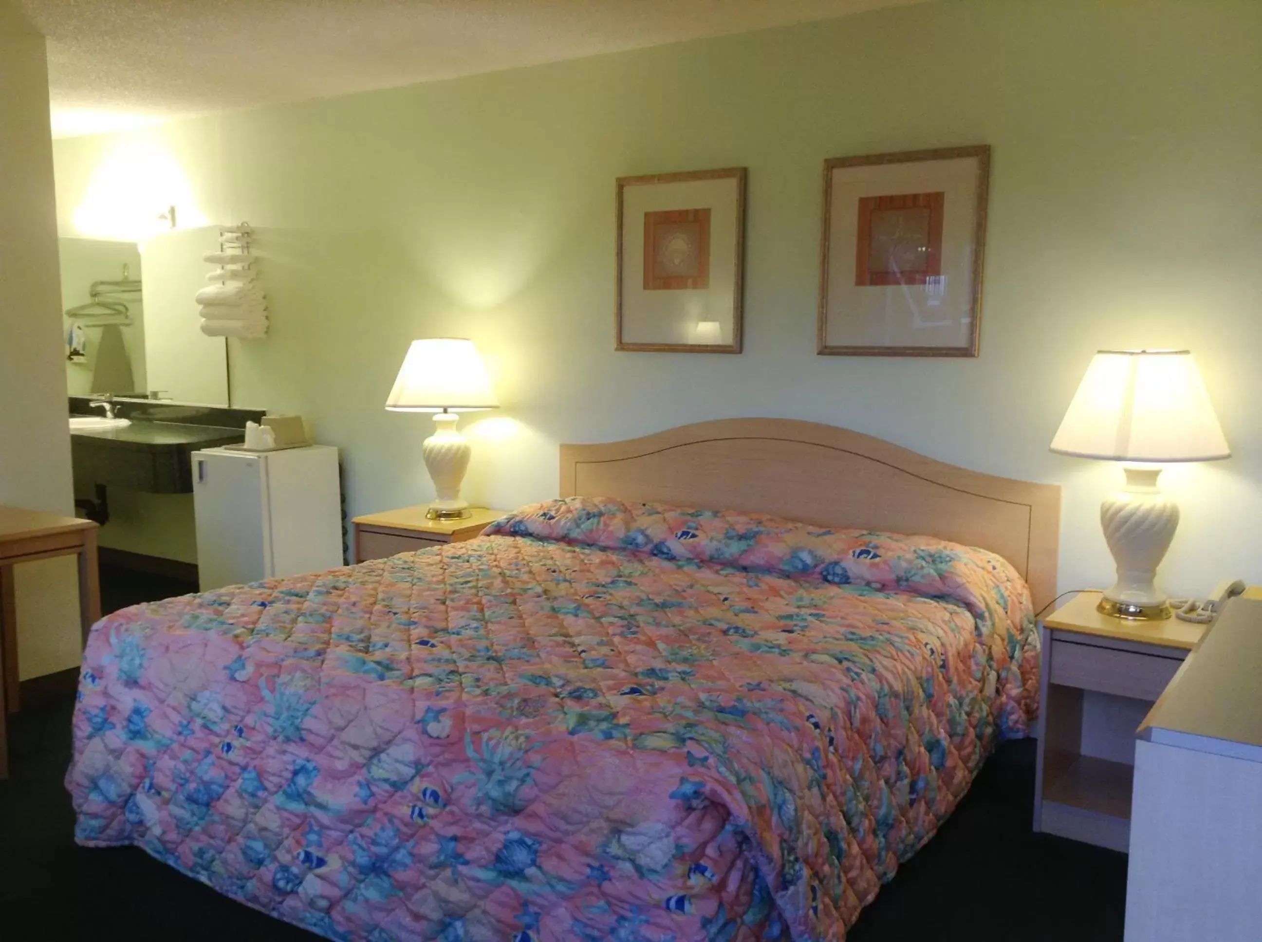 Bed in Seahorse Inn Manhattan Beach - LAX Bed in Seahorse Inn Manhattan Beach - LAX